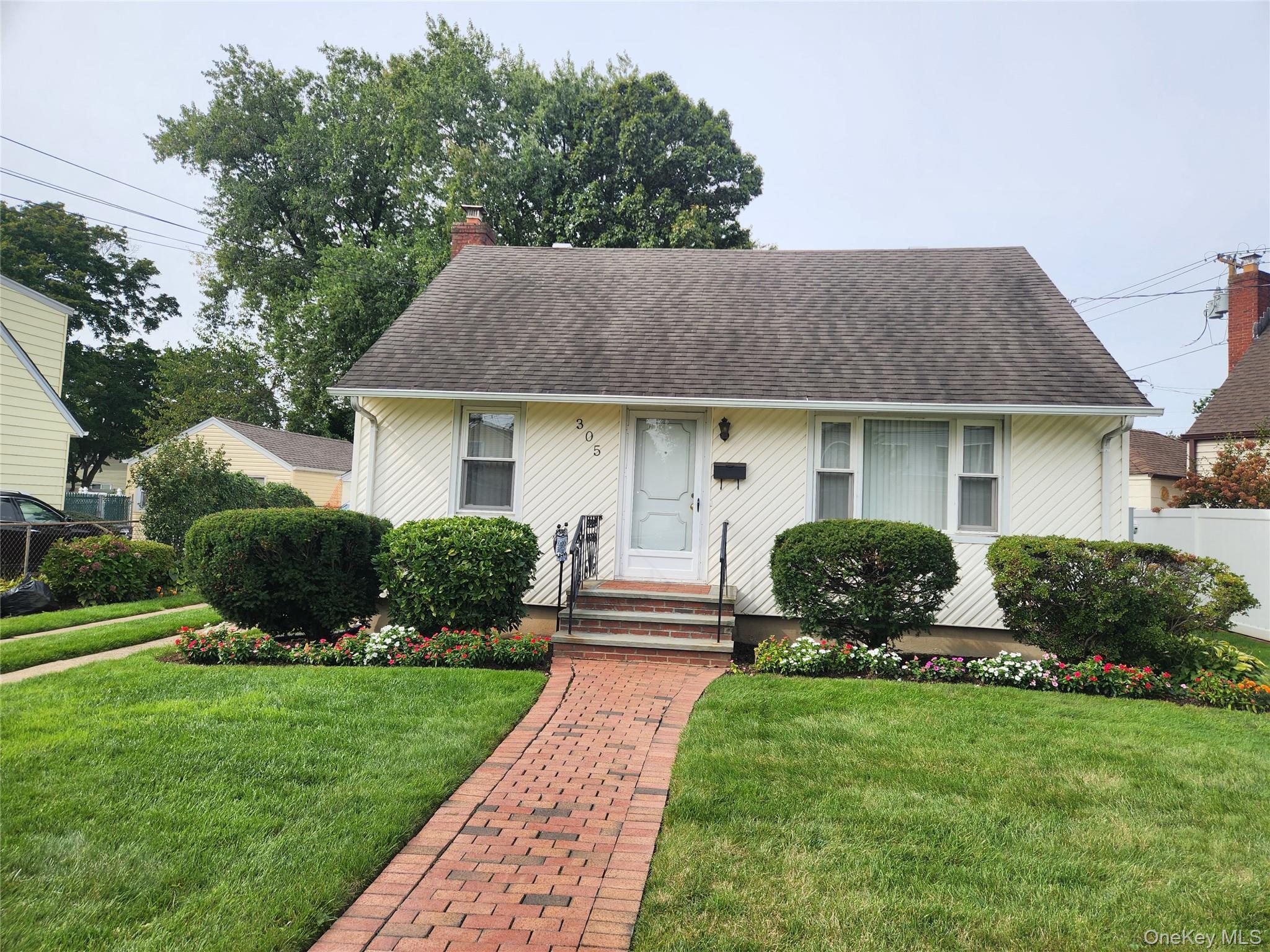 Single Family Warren  Nassau County, NY 11553, MLS-917112-2