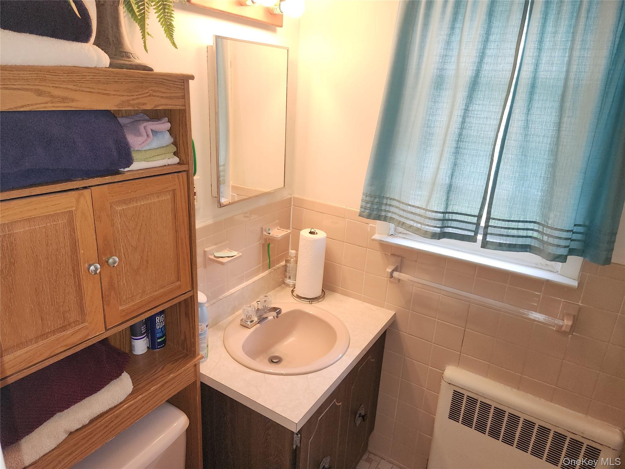 Single Family Warren  Nassau County, NY 11553, MLS-917112-22