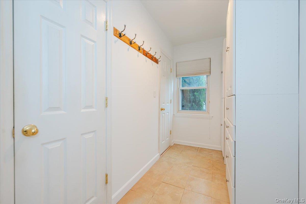 Single Family Linden Nassau County, NY 11565, MLS-917114-16