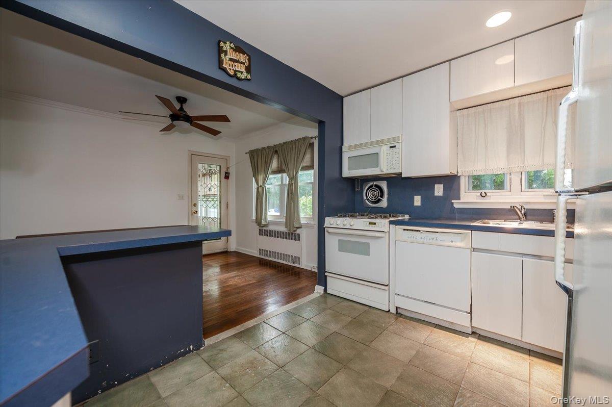 Single Family Linden Nassau County, NY 11565, MLS-917114-6