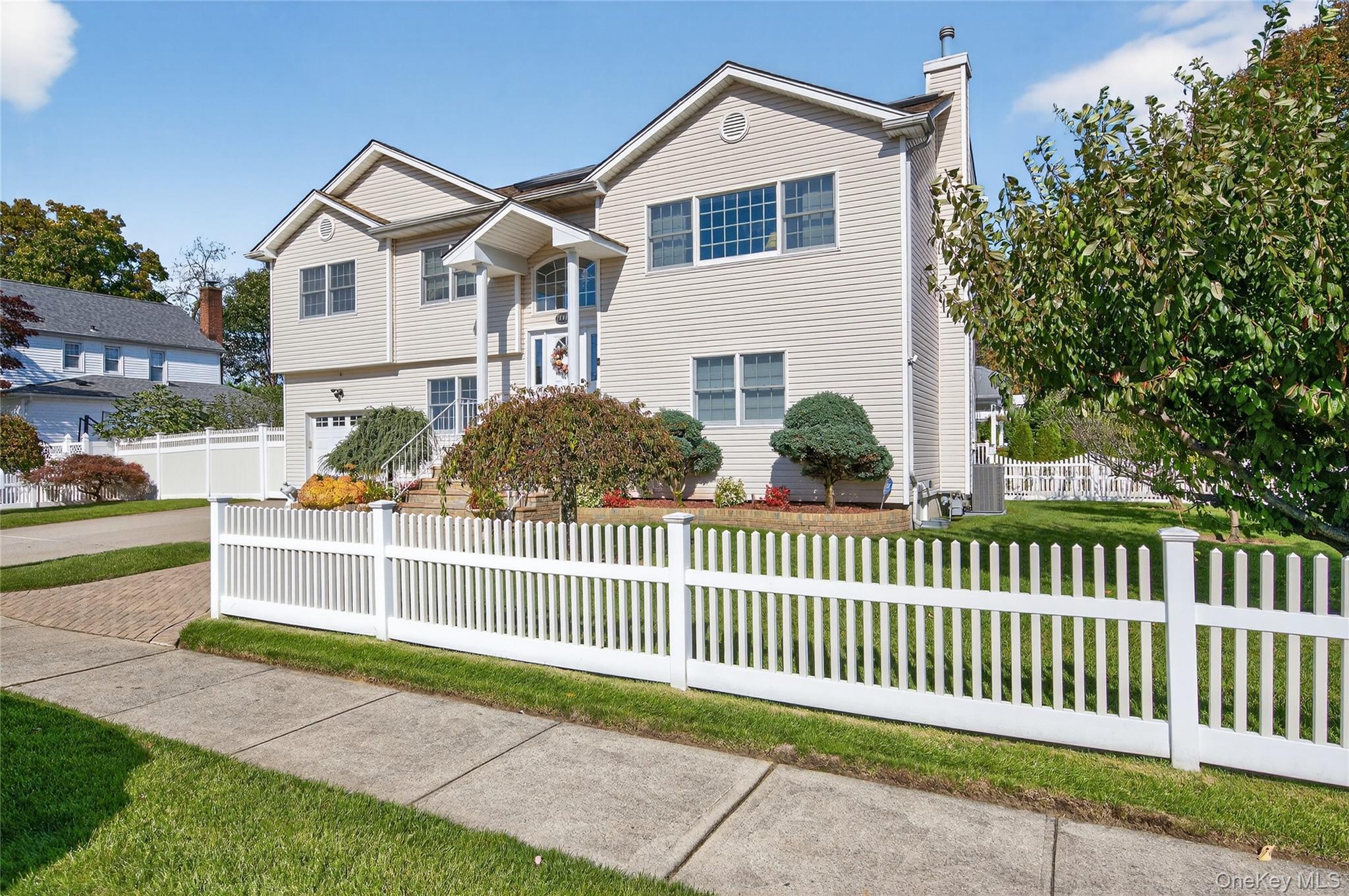 Single Family Lancaster Nassau County, NY 11554, MLS-917136-2