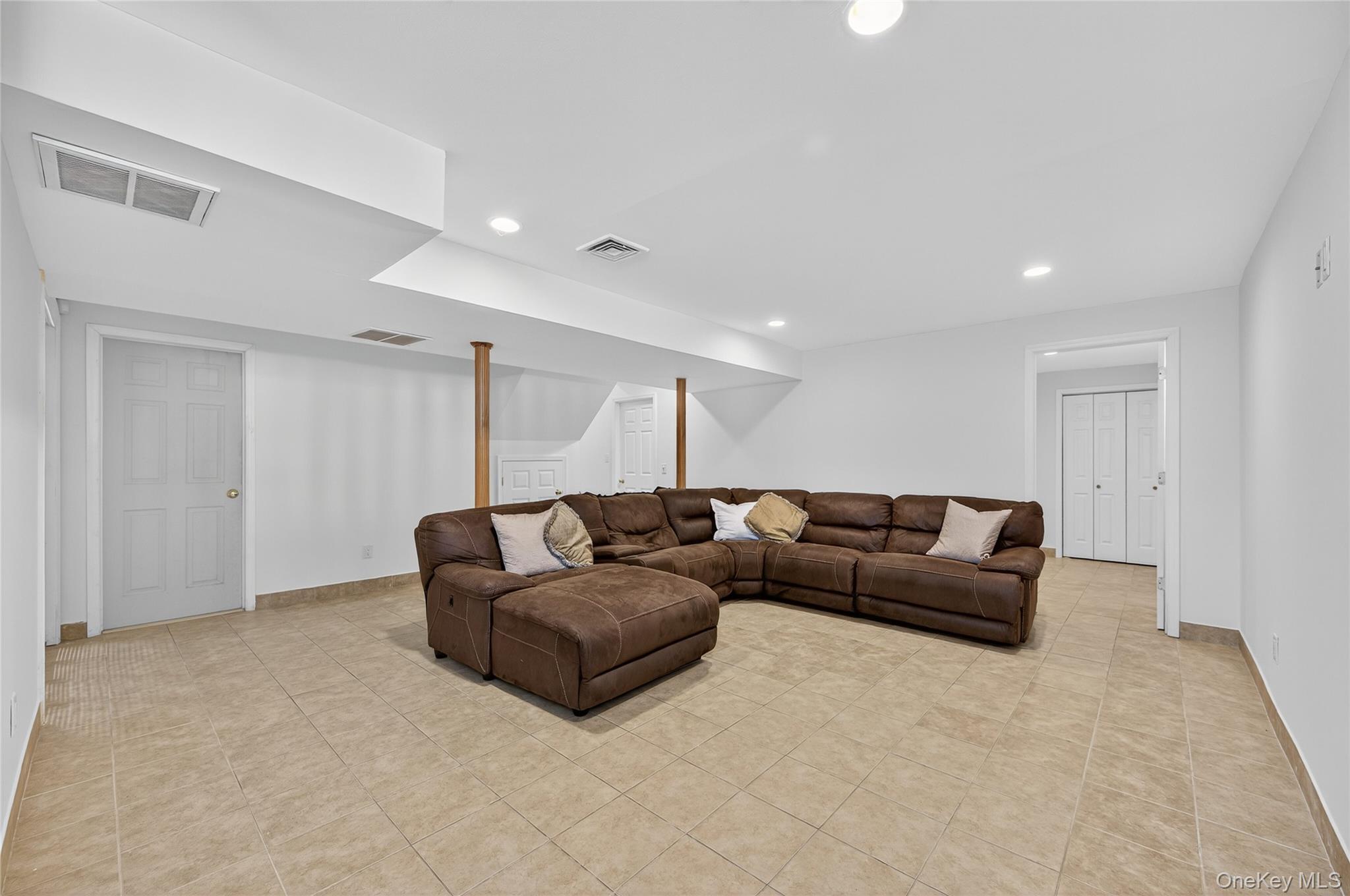 Single Family Lancaster Nassau County, NY 11554, MLS-917136-21