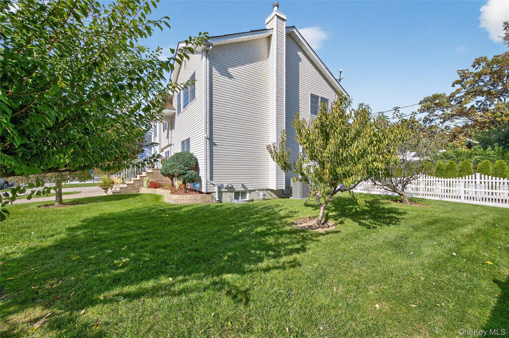 Single Family Lancaster Nassau County, NY 11554, MLS-917136-26