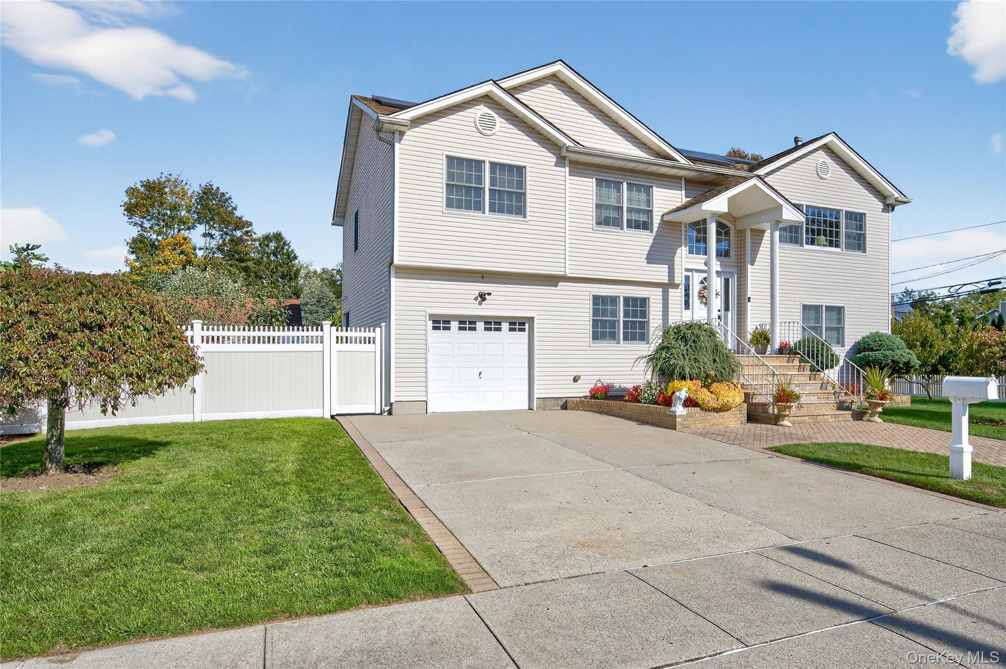 Single Family Lancaster Nassau County, NY 11554, MLS-917136-3