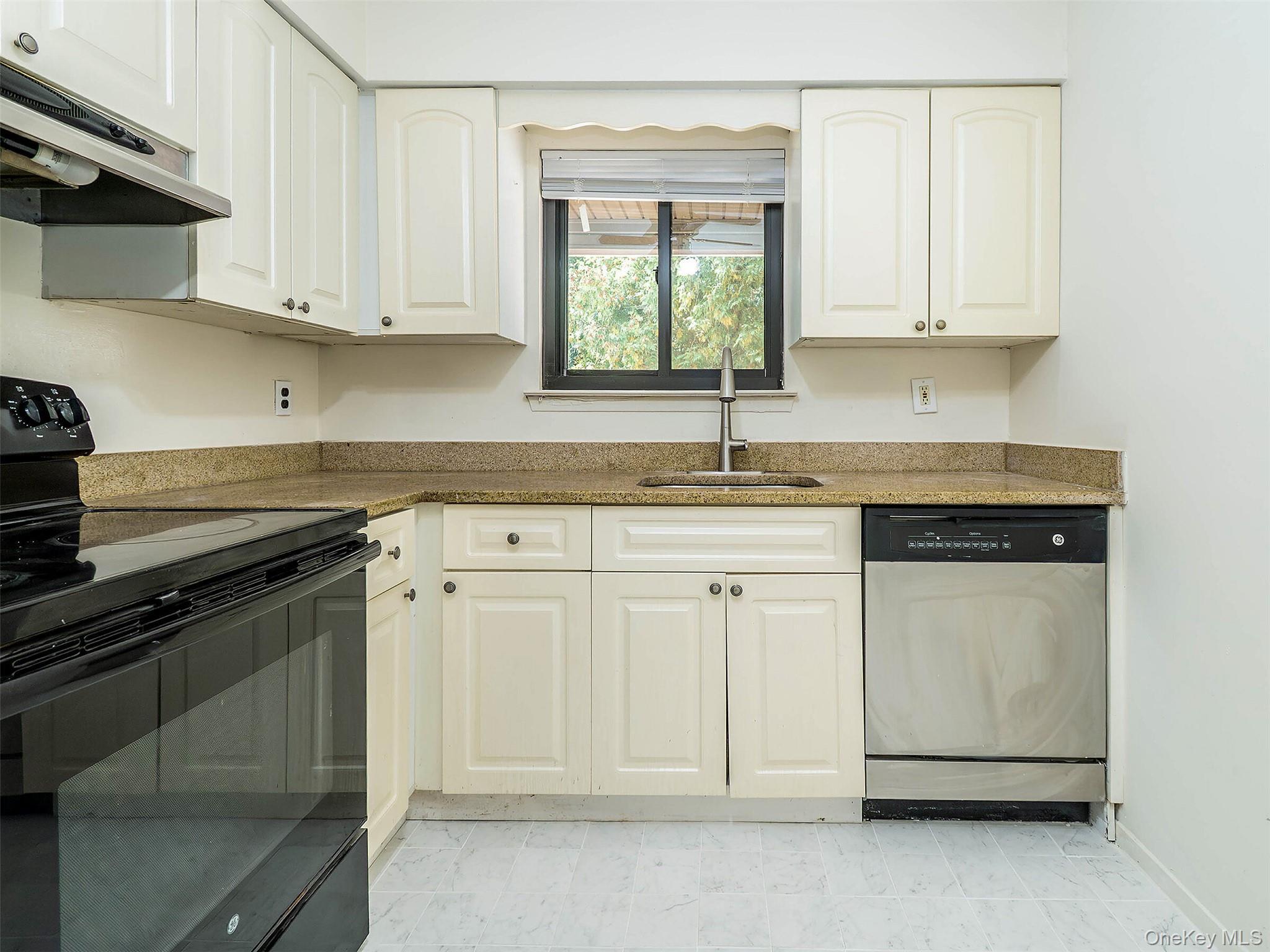 Single Family Marwood  Nassau County, NY 11050, MLS-917311-13