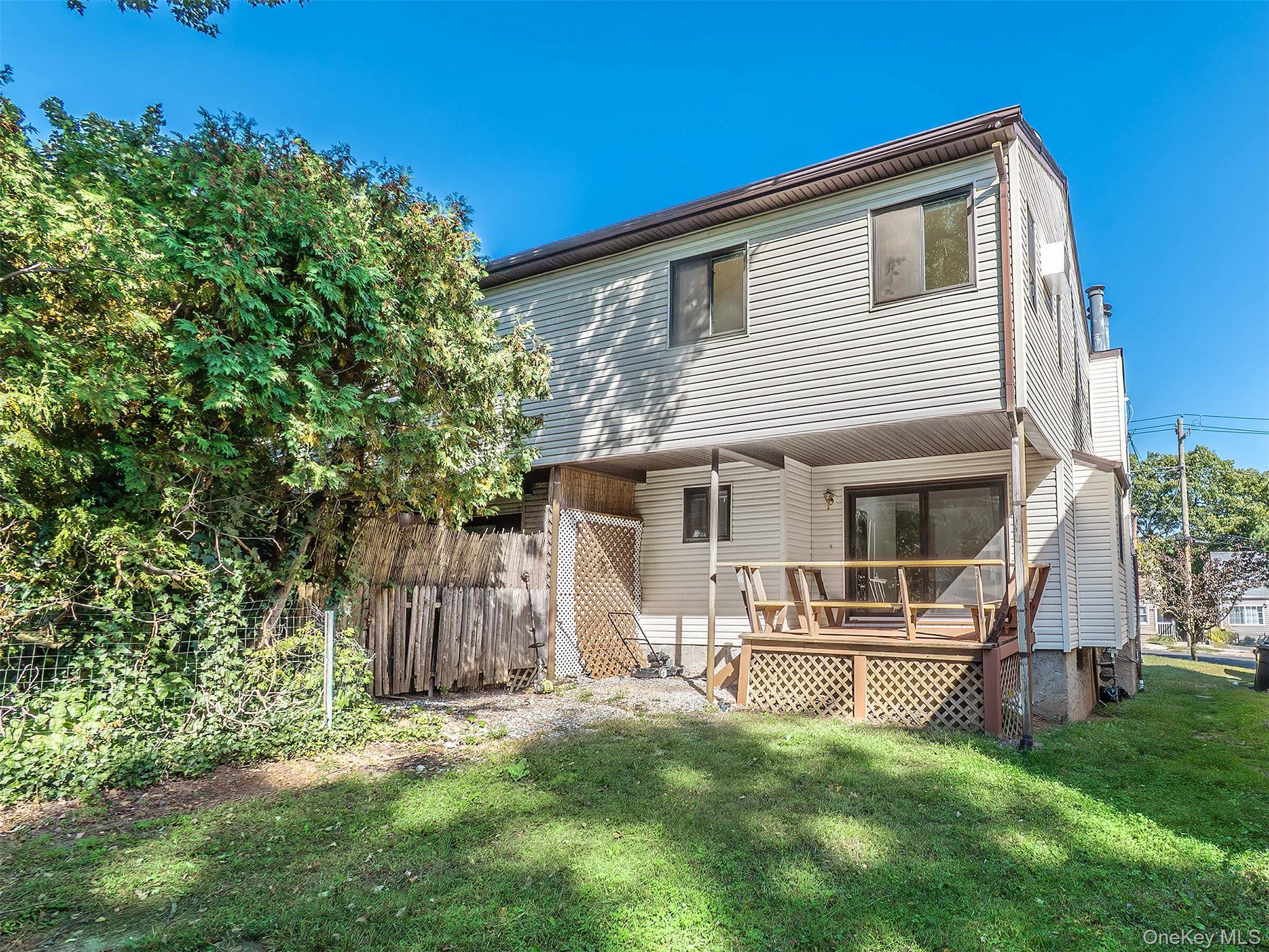 Single Family Marwood  Nassau County, NY 11050, MLS-917311-28