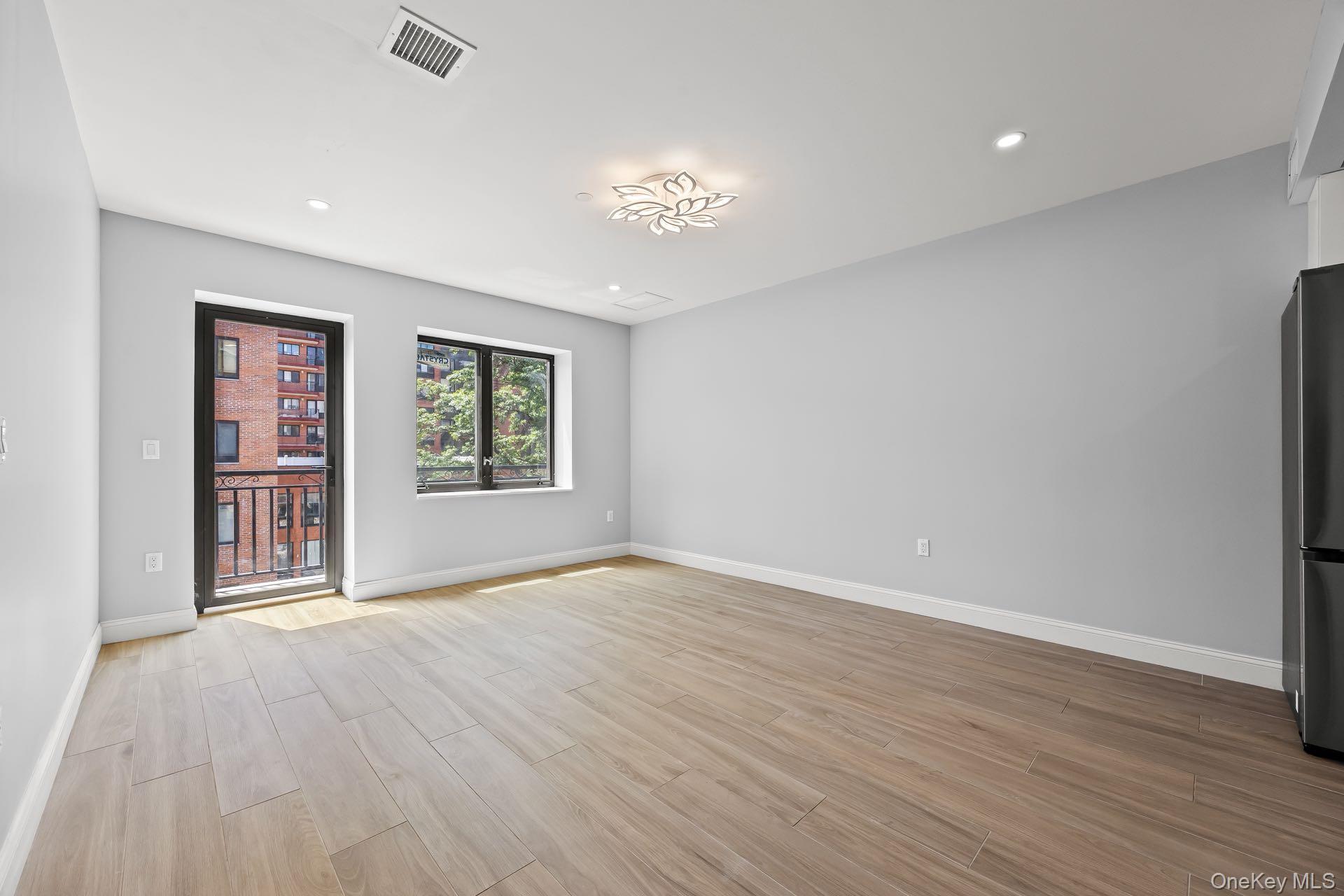 Condo 41st  Queens, NY 11355, MLS-917363-2