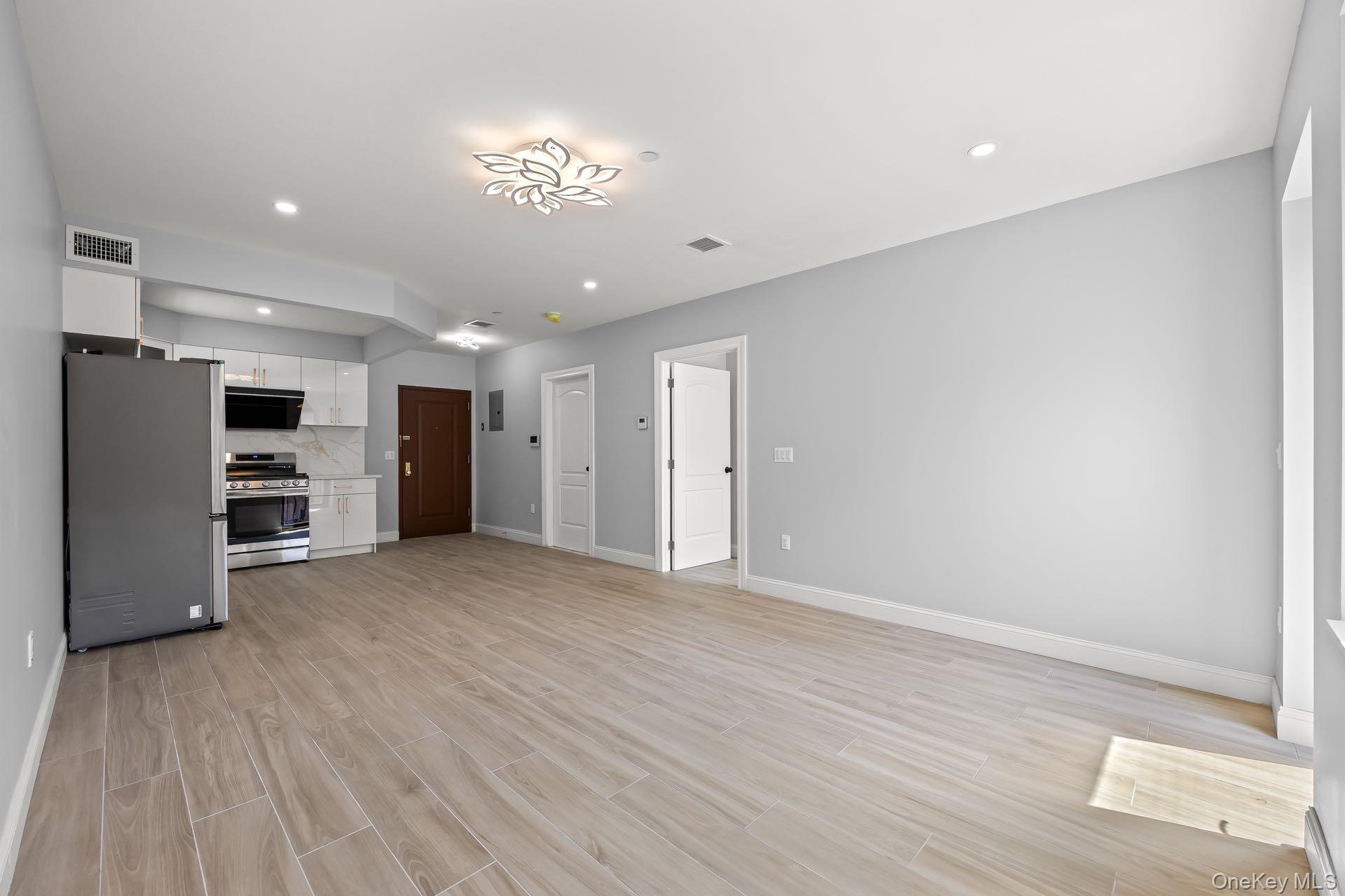 Condo 41st  Queens, NY 11355, MLS-917363-5