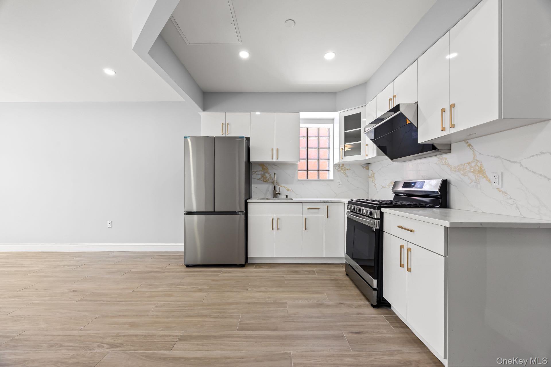 Condo 41st  Queens, NY 11355, MLS-917363-7