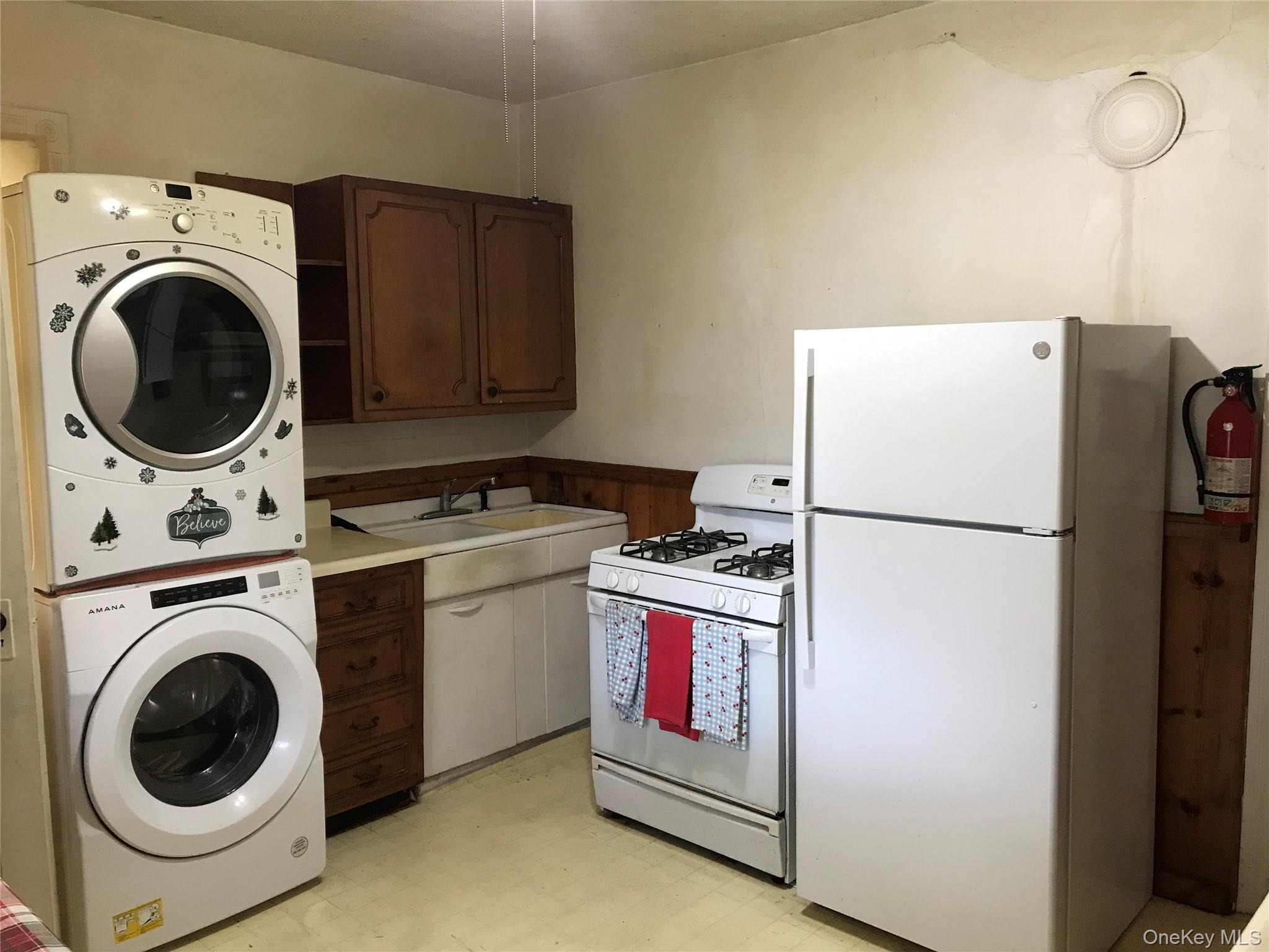 Single Family Gray Street Dutchess County, NY 12603, MLS-917401-17