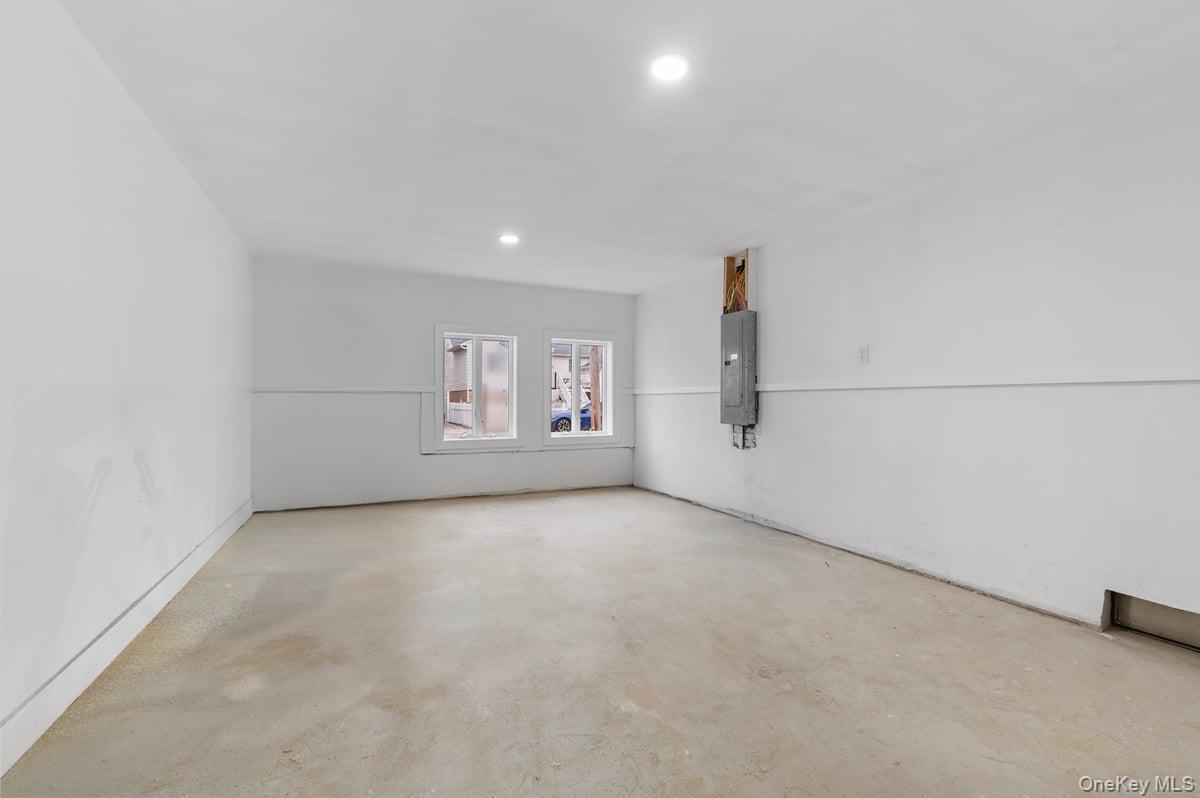 Single Family 7th Suffolk County, NY 11757, MLS-917408-21