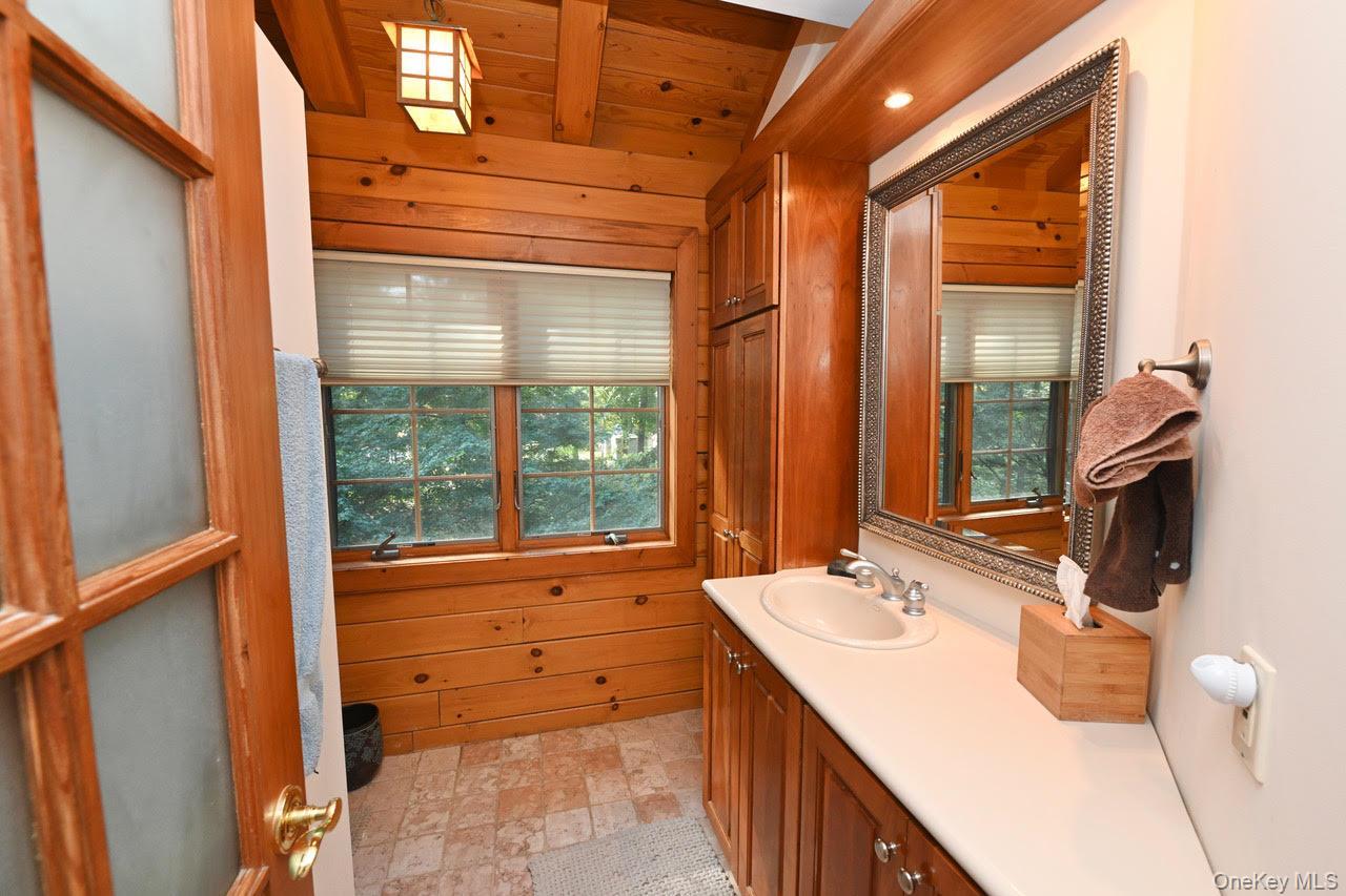 Single Family 5th Suffolk County, NY 11780, MLS-917409-15