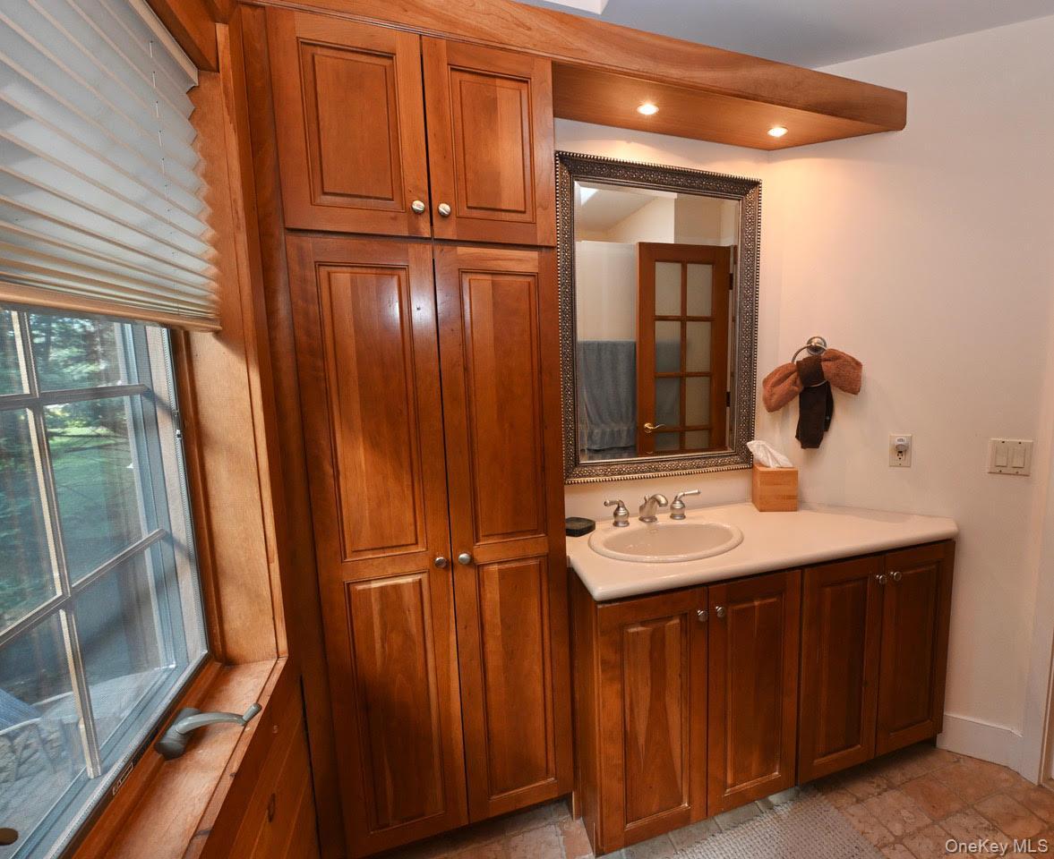 Single Family 5th Suffolk County, NY 11780, MLS-917409-16