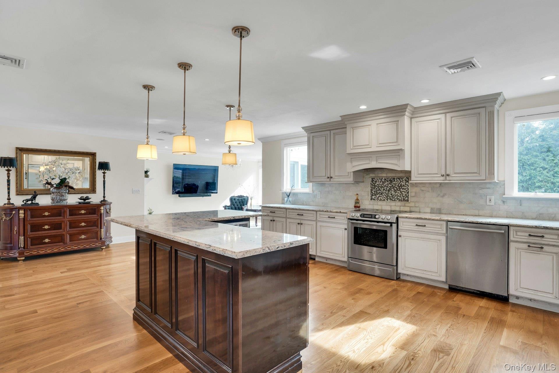 Single Family Regency Suffolk County, NY 11746, MLS-917454-11