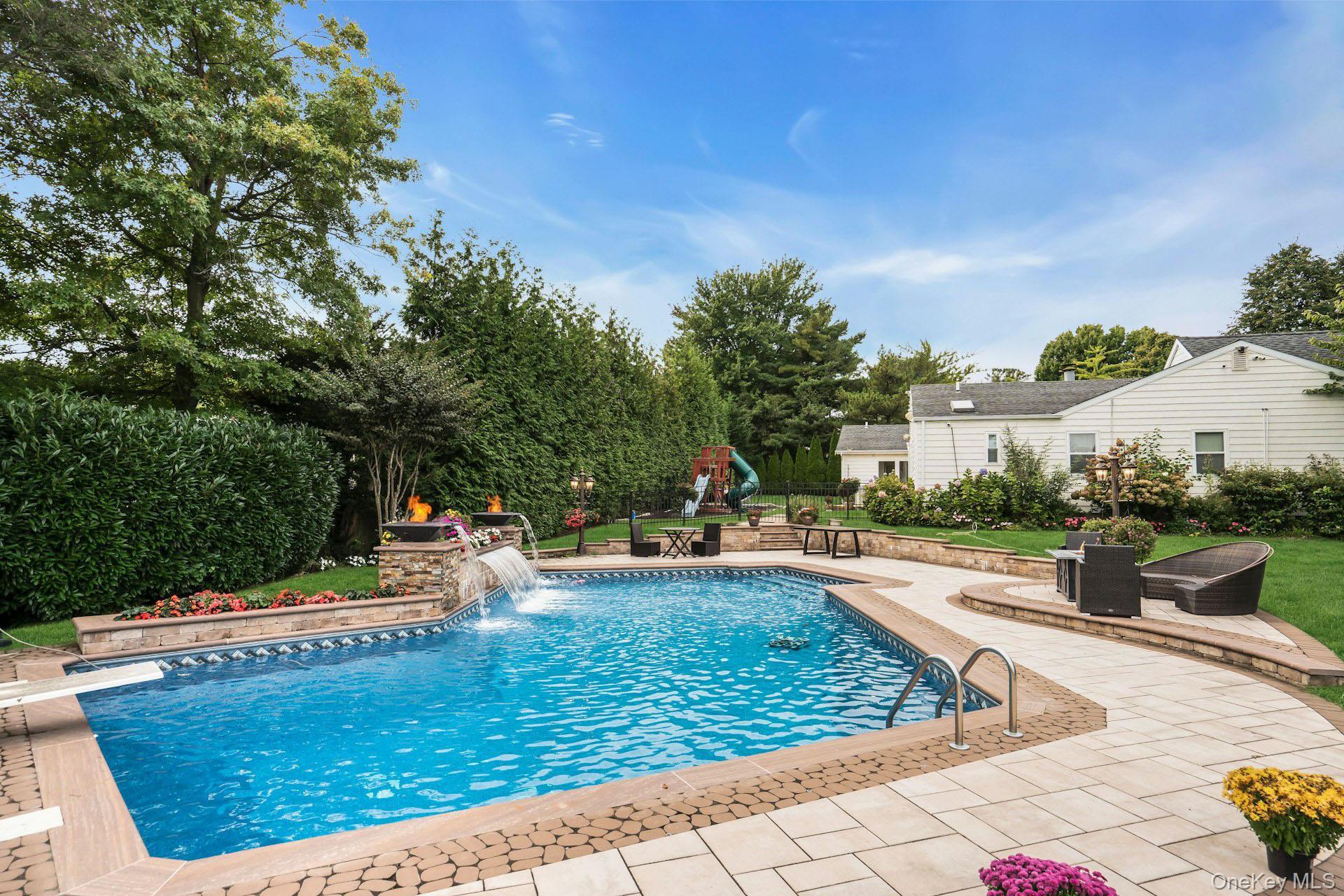 Single Family Regency Suffolk County, NY 11746, MLS-917454-33