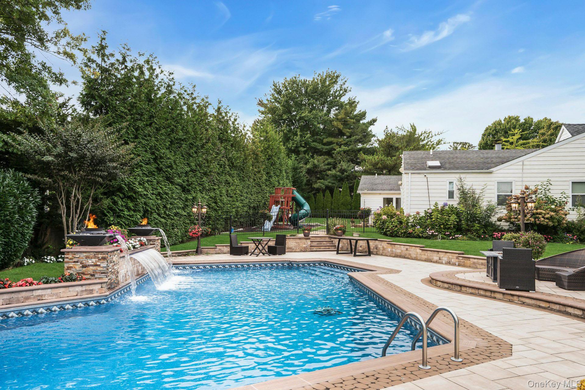 Single Family Regency Suffolk County, NY 11746, MLS-917454-36