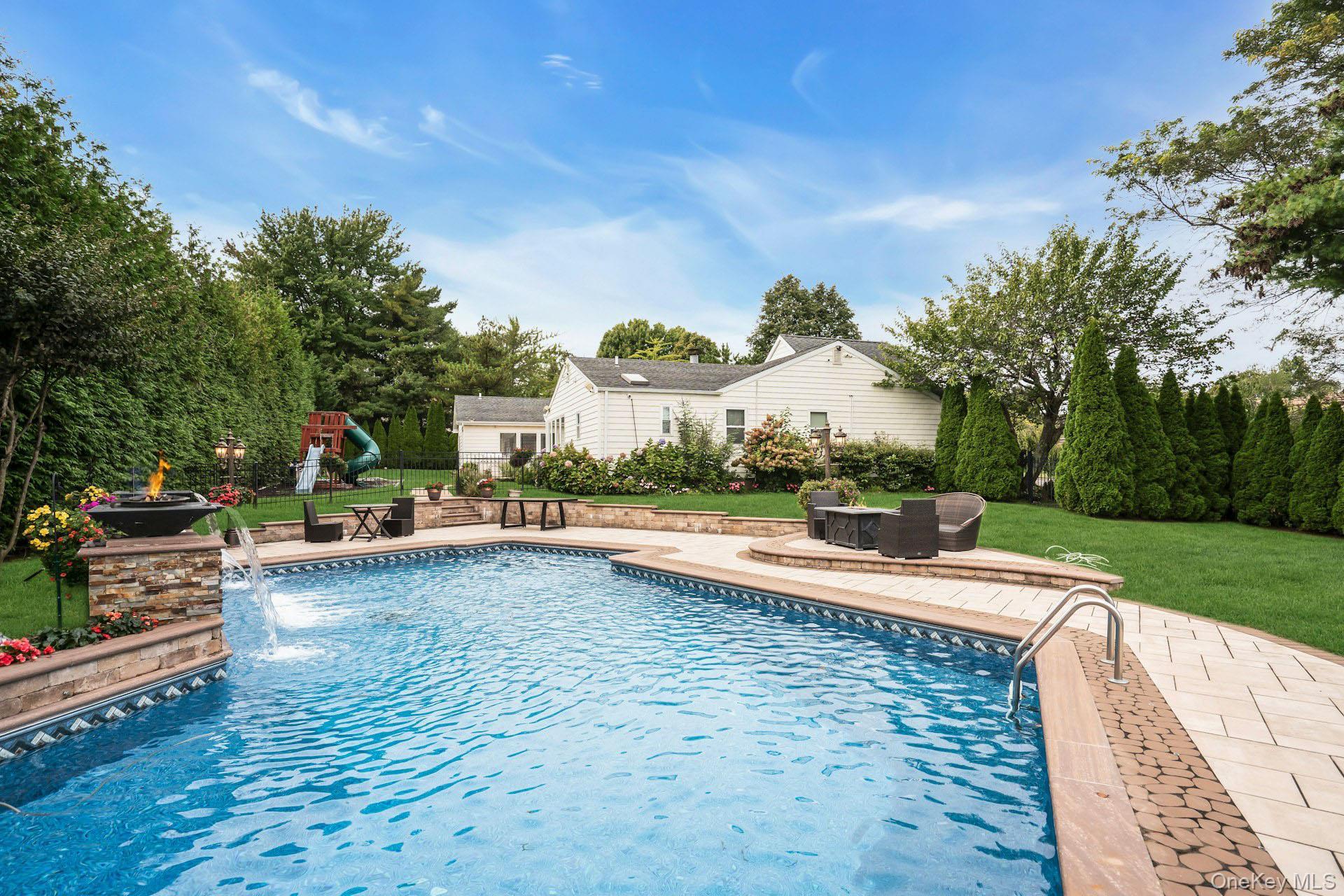 Single Family Regency Suffolk County, NY 11746, MLS-917454-37