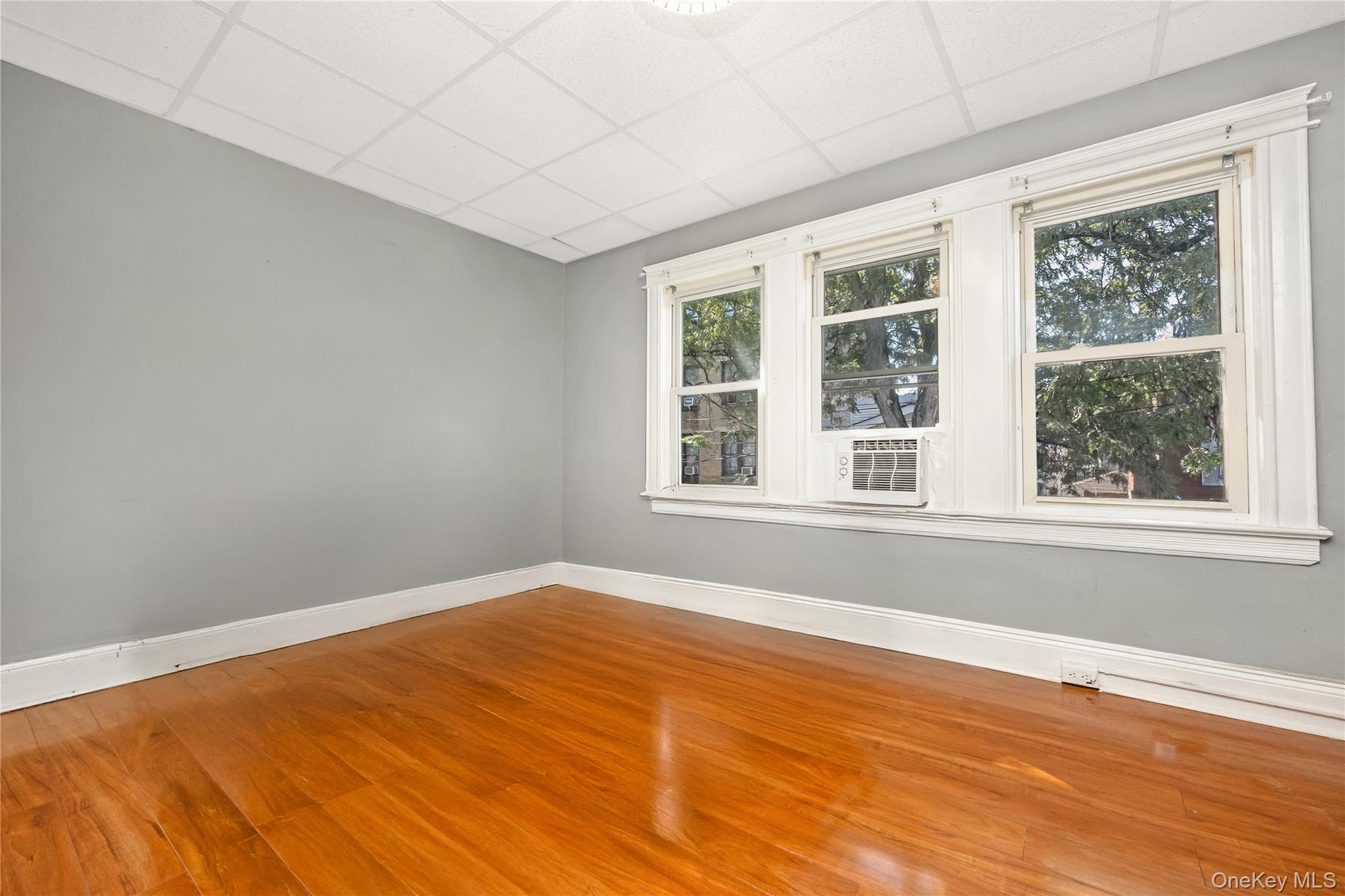 Single Family 77th  Queens, NY 11421, MLS-917488-22