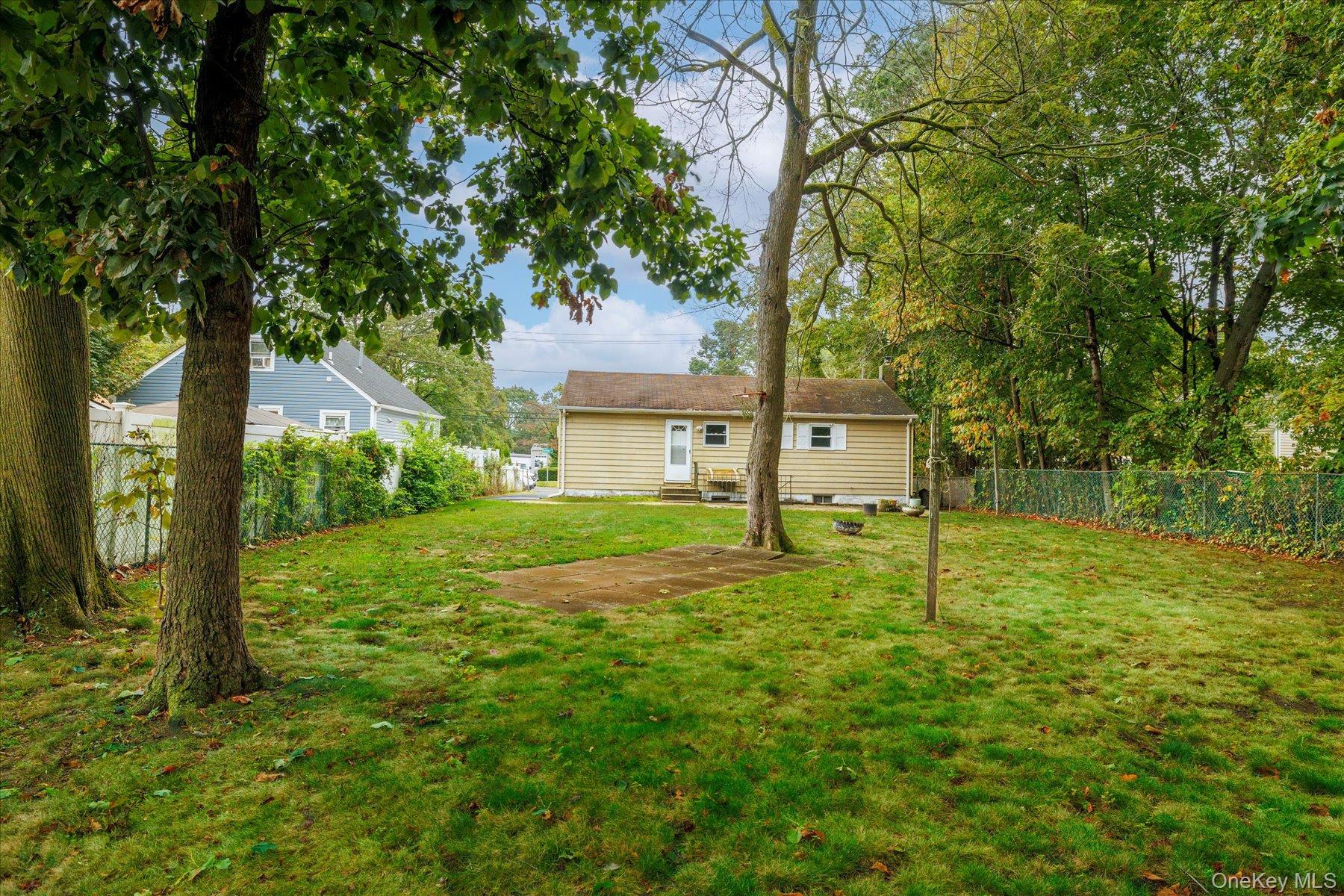 Single Family Coolidge Suffolk County, NY 11701, MLS-917562-23