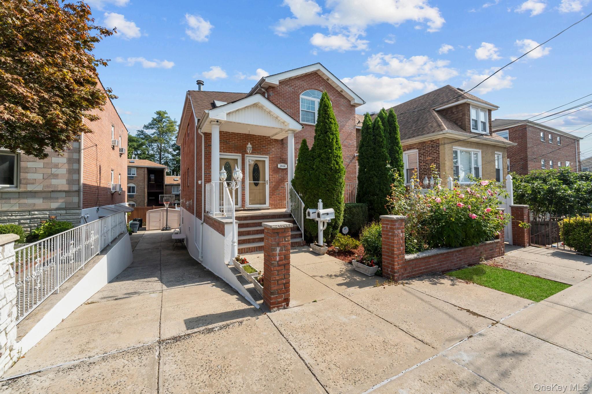 Single Family Bayview  Bronx, NY 10465, MLS-917617-2