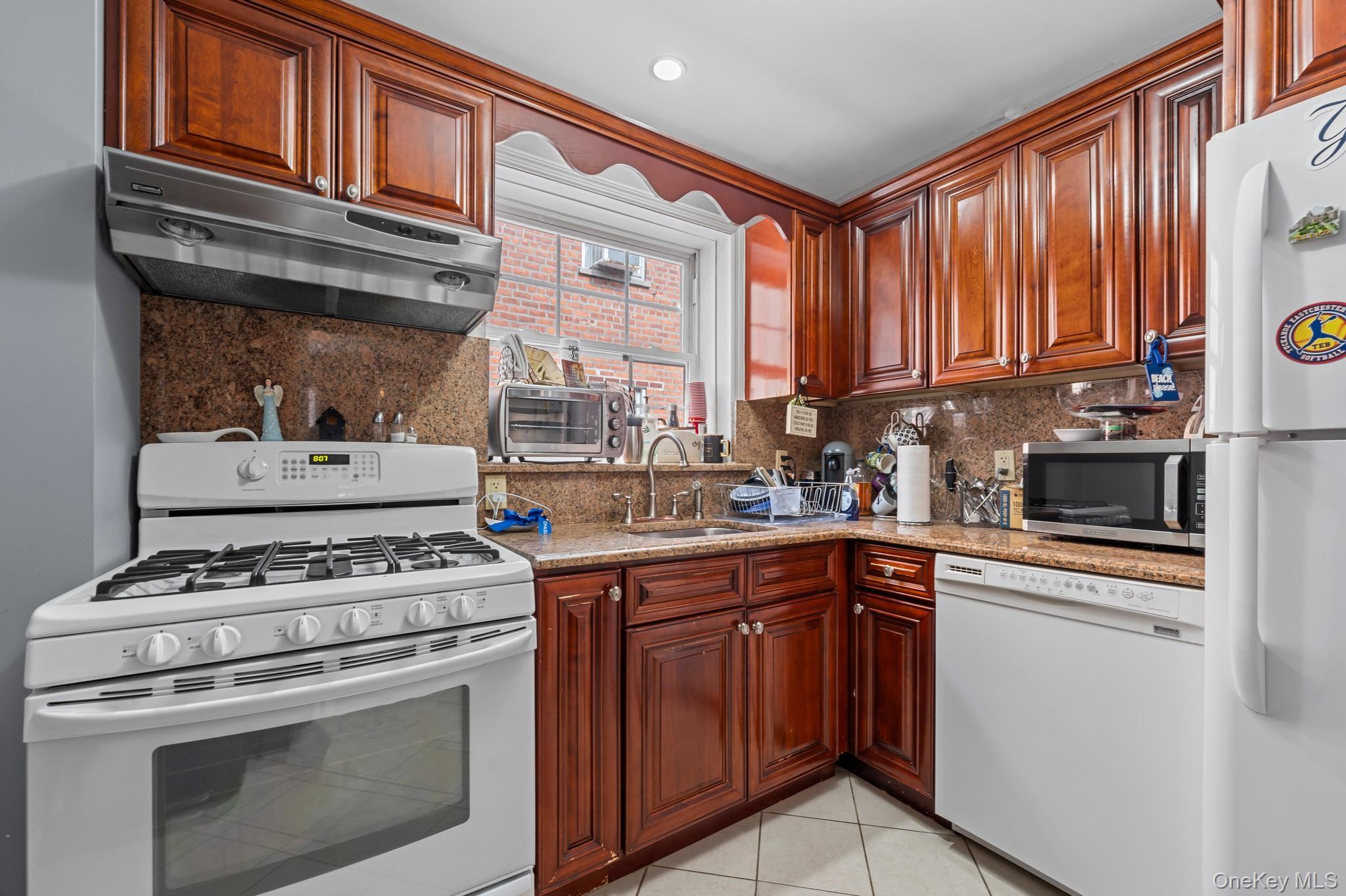 Single Family Bayview  Bronx, NY 10465, MLS-917617-30