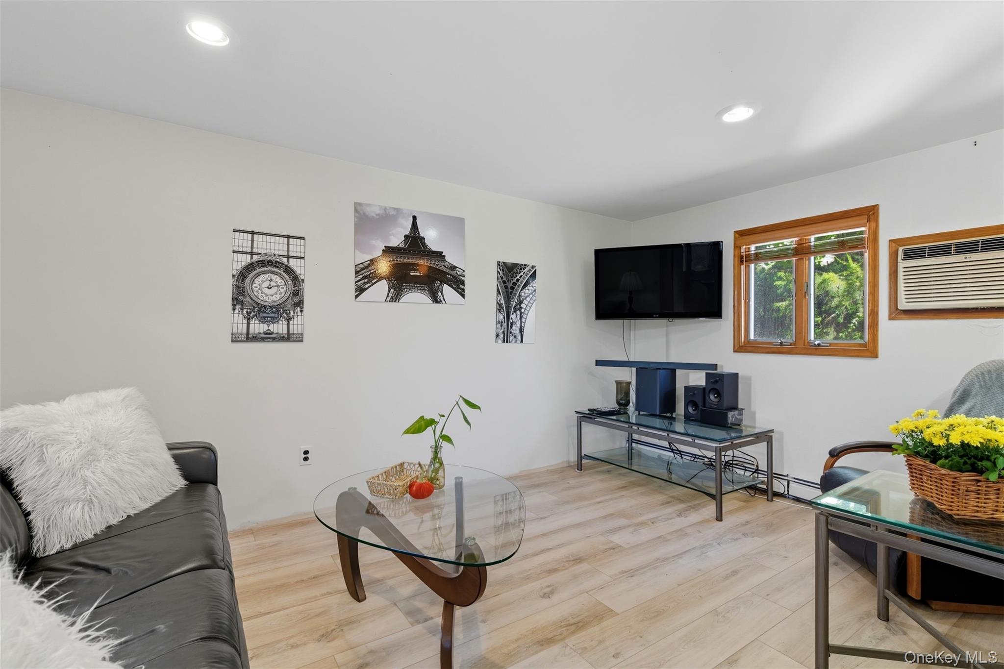 Single Family 5th  Suffolk County, NY 11731, MLS-917619-10