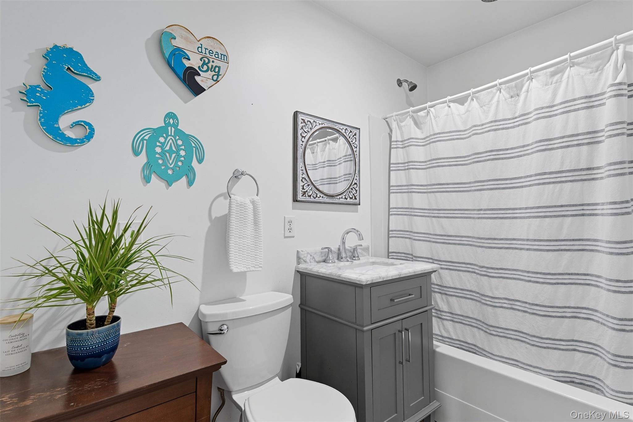 Single Family 5th  Suffolk County, NY 11731, MLS-917619-15