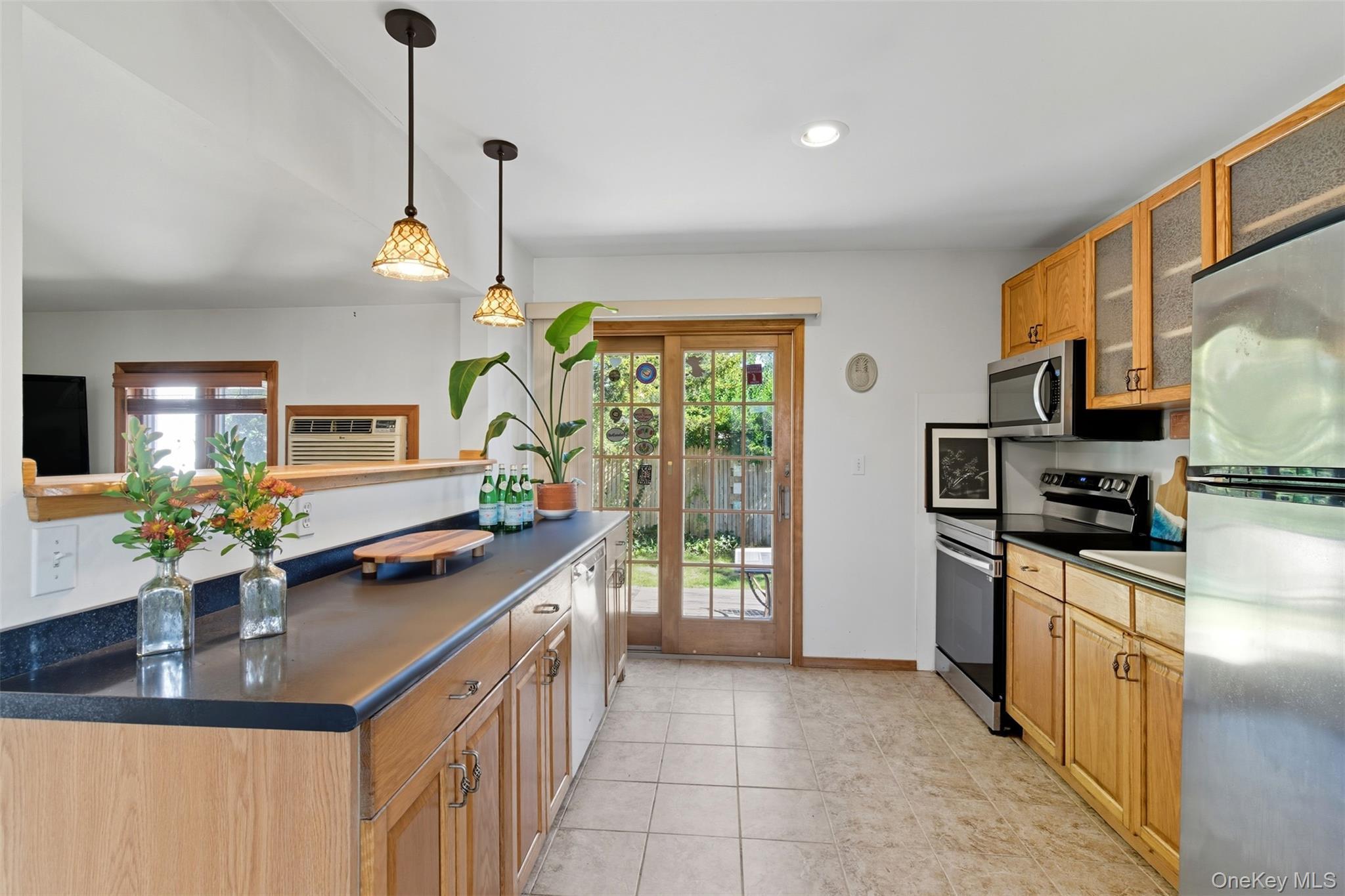 Single Family 5th  Suffolk County, NY 11731, MLS-917619-6