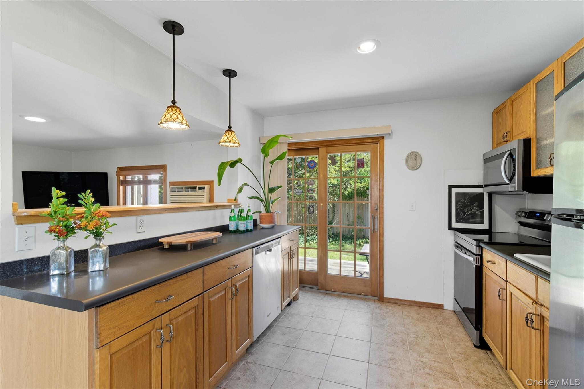 Single Family 5th  Suffolk County, NY 11731, MLS-917619-7