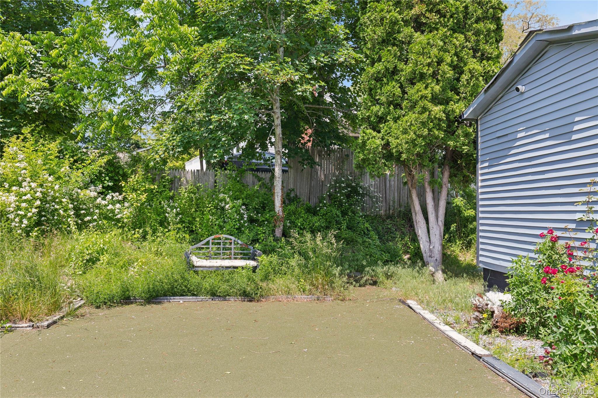 Single Family North Railroad Avenue  Suffolk County, NY 11901-6016, MLS-917625-28