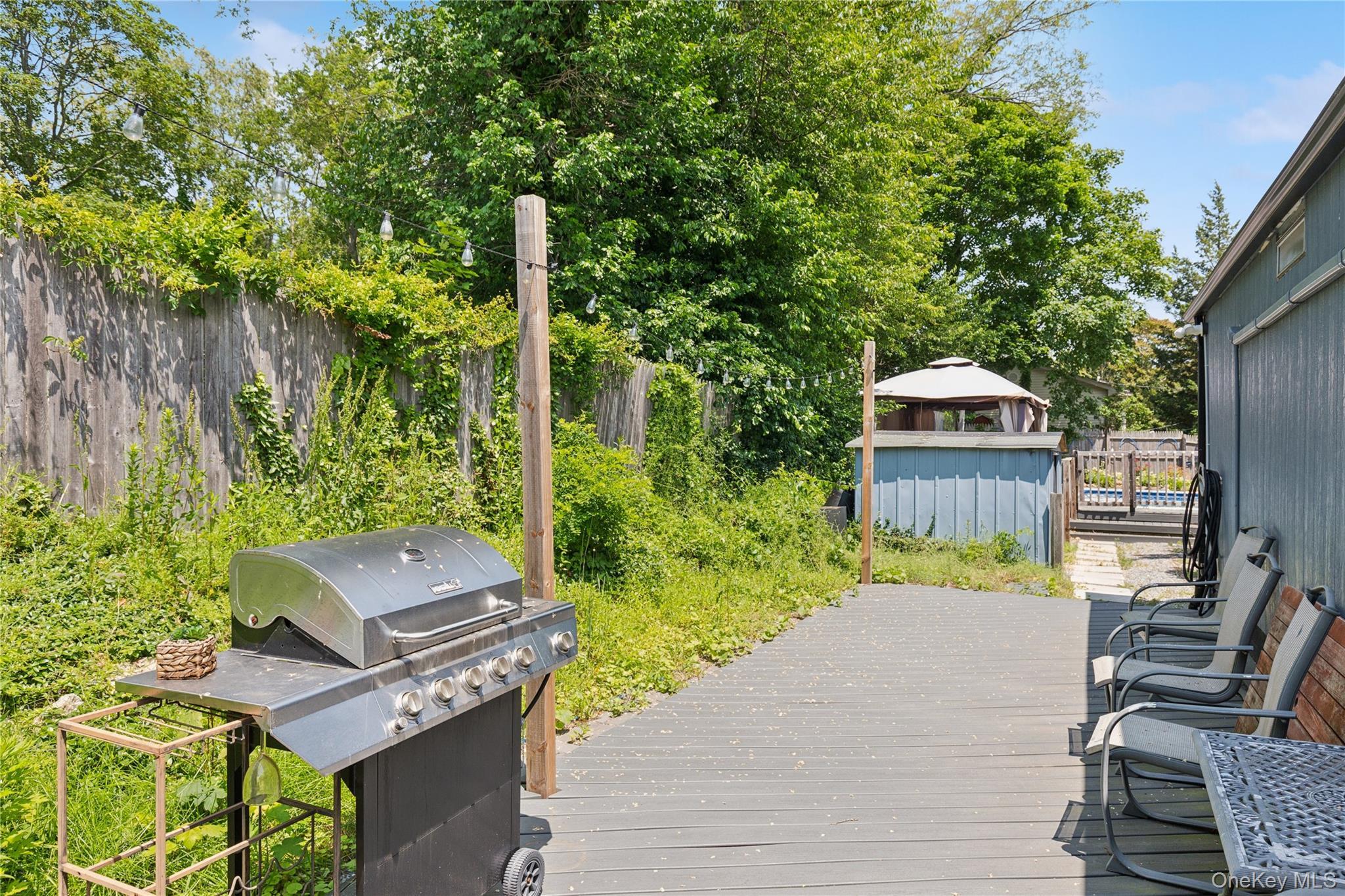 Single Family North Railroad Avenue  Suffolk County, NY 11901-6016, MLS-917625-31