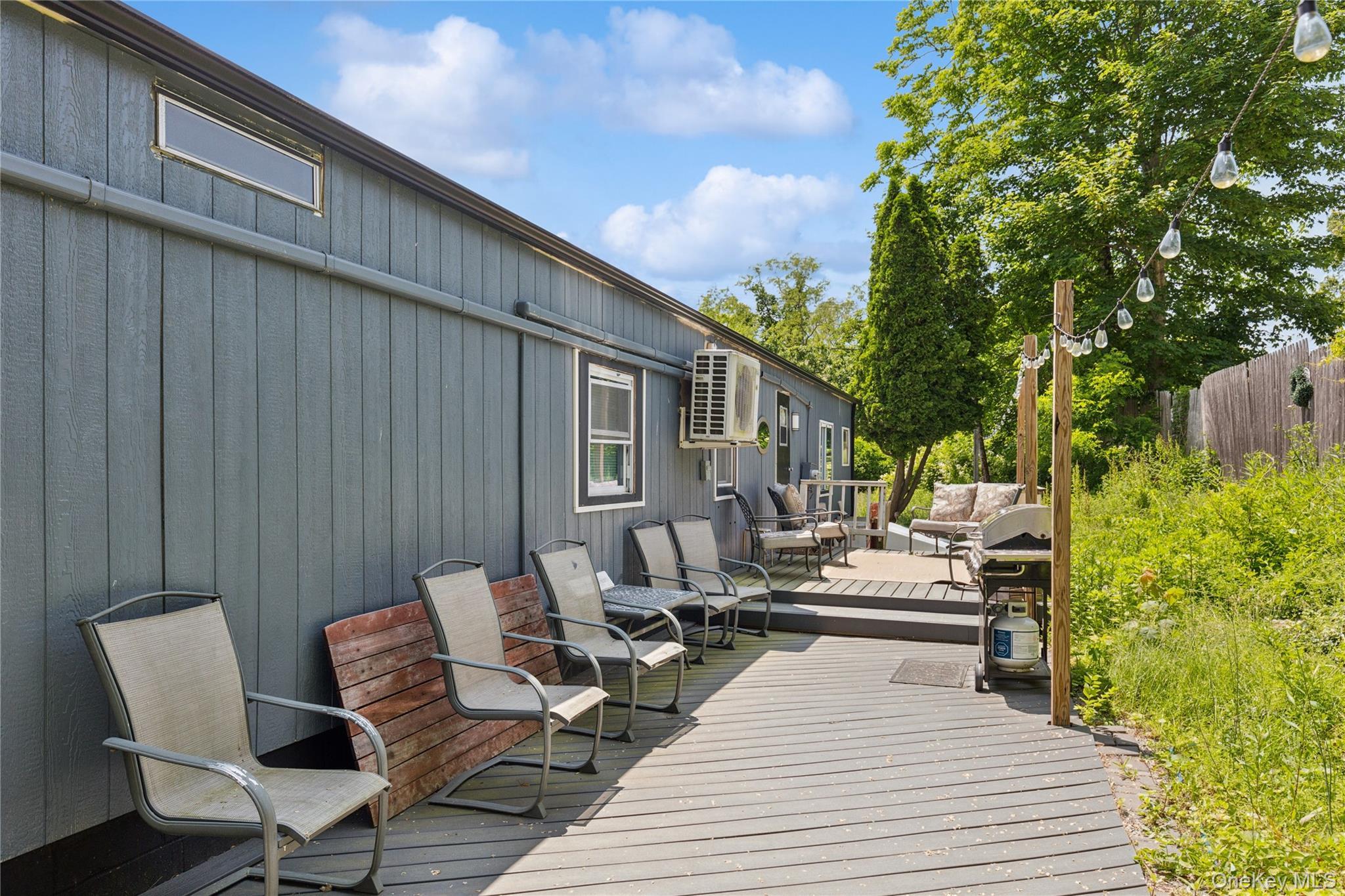 Single Family North Railroad Avenue  Suffolk County, NY 11901-6016, MLS-917625-32