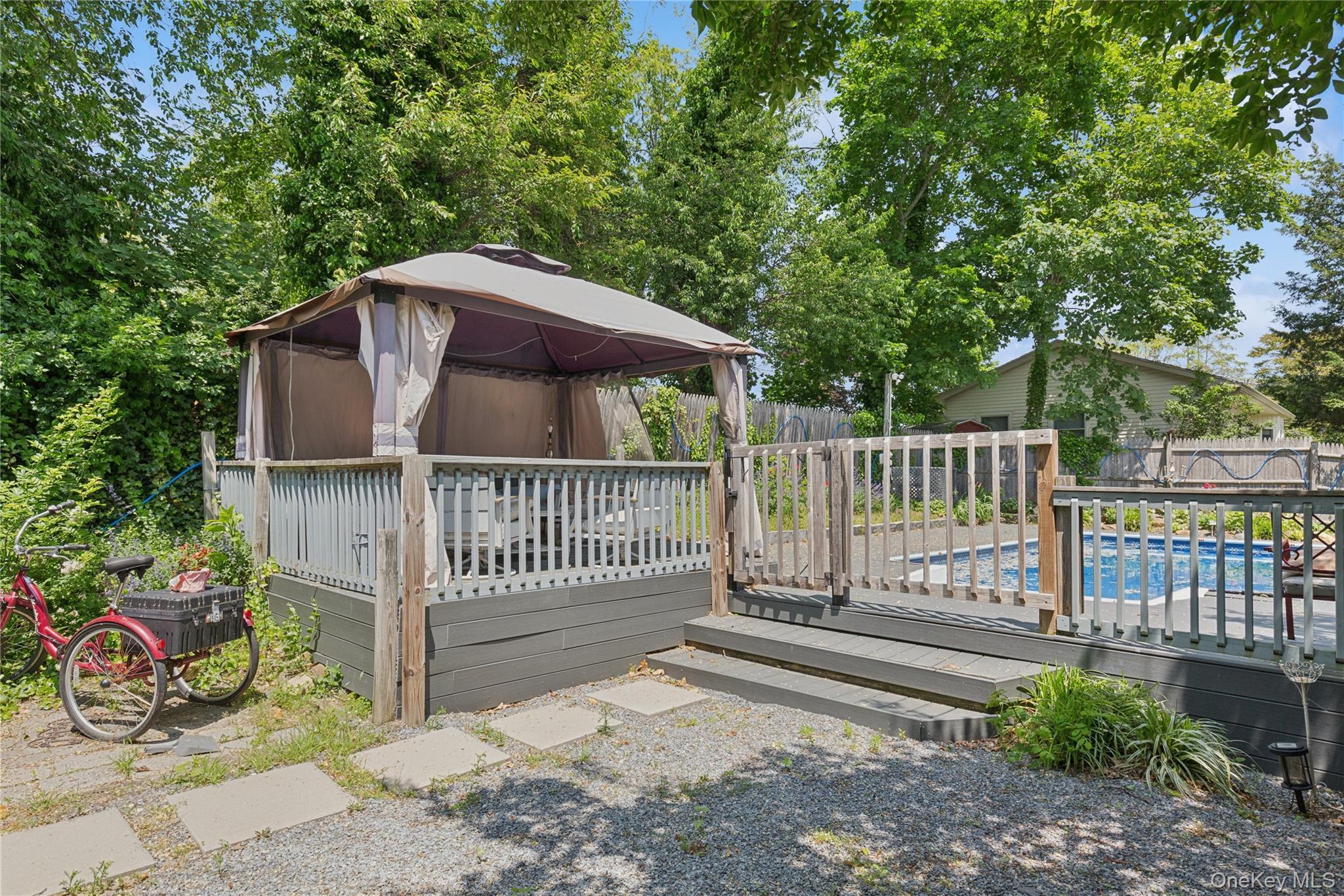 Single Family North Railroad Avenue  Suffolk County, NY 11901-6016, MLS-917625-34