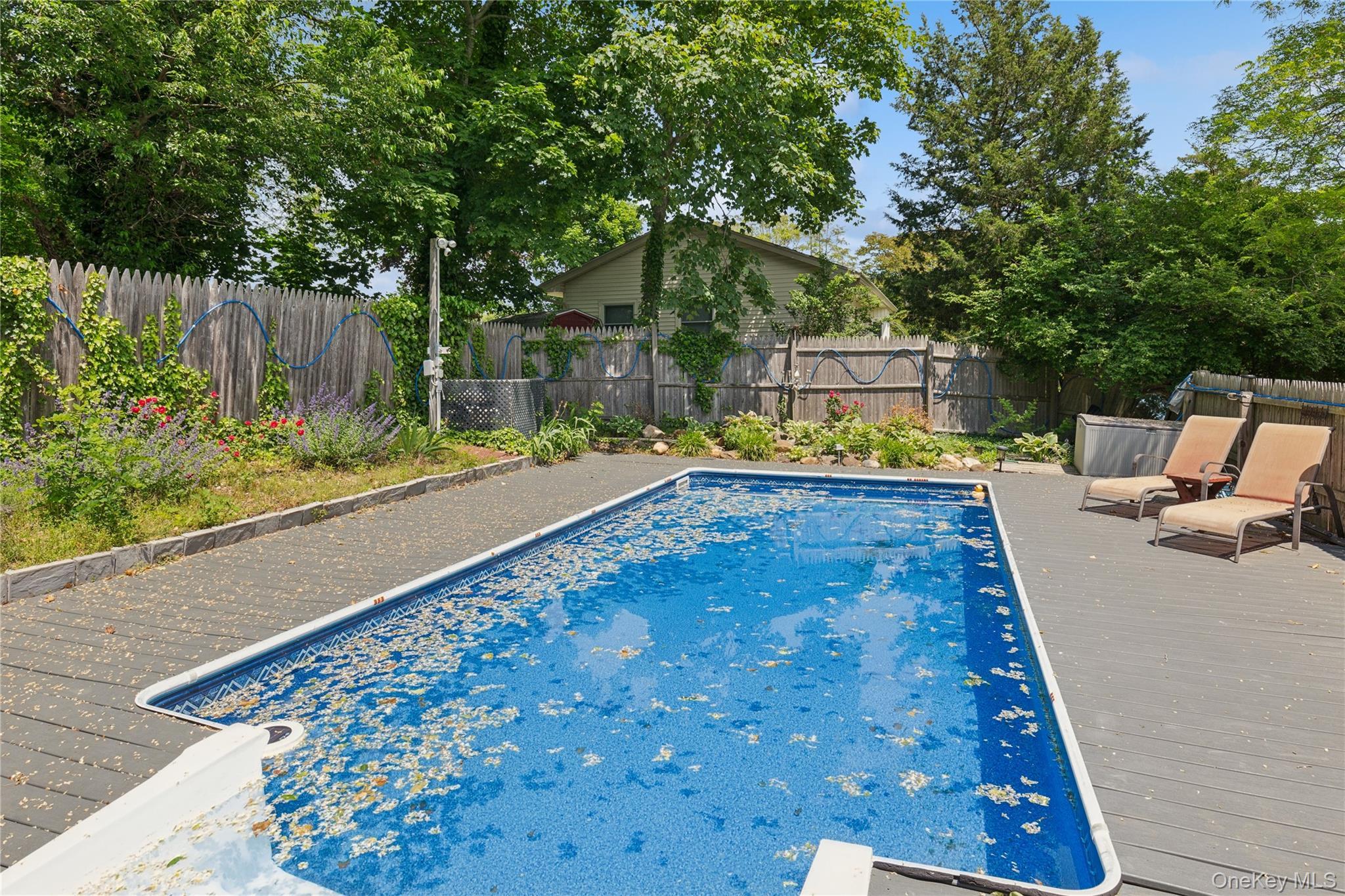 Single Family North Railroad Avenue  Suffolk County, NY 11901-6016, MLS-917625-35