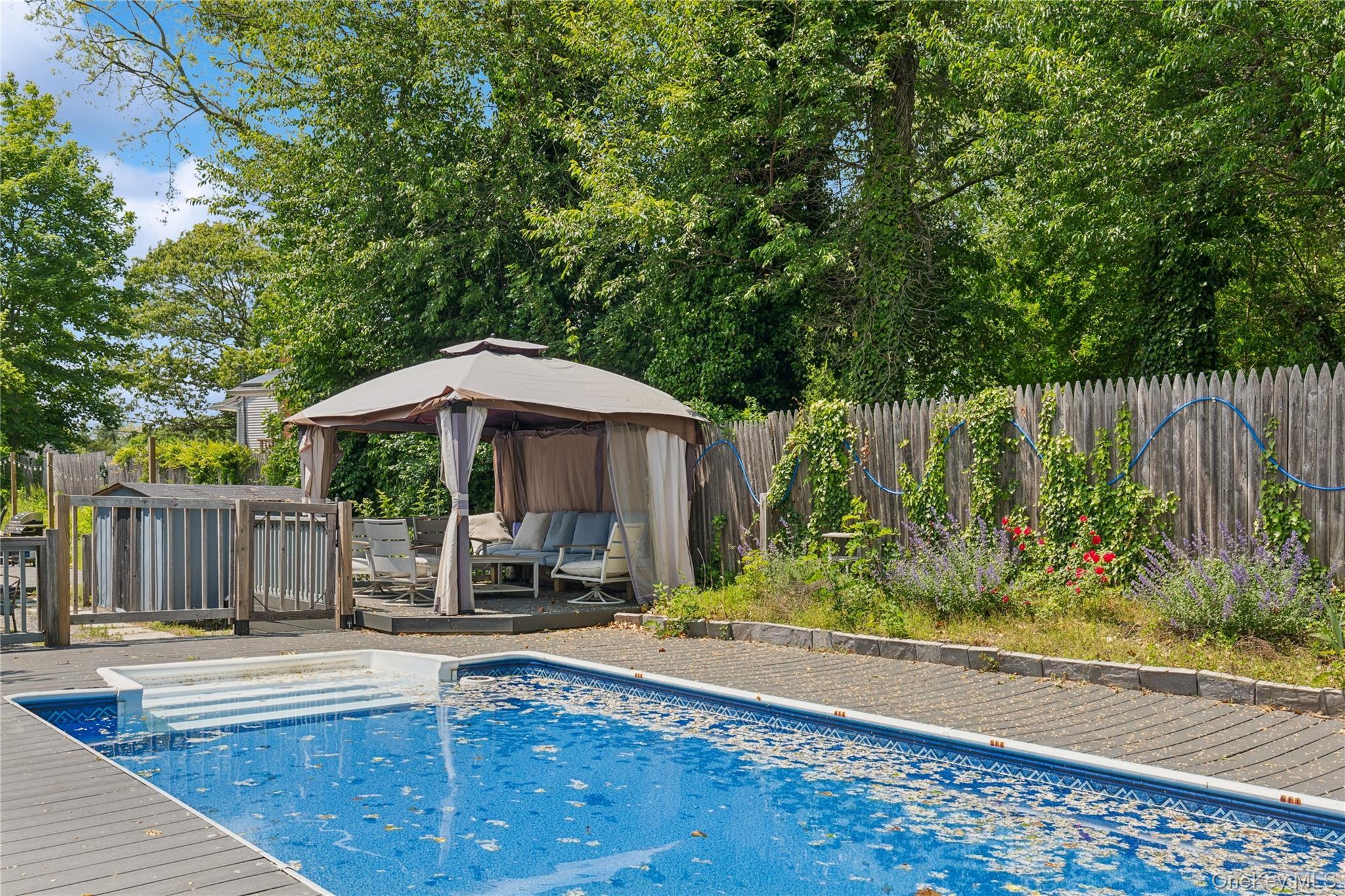 Single Family North Railroad Avenue  Suffolk County, NY 11901-6016, MLS-917625-37