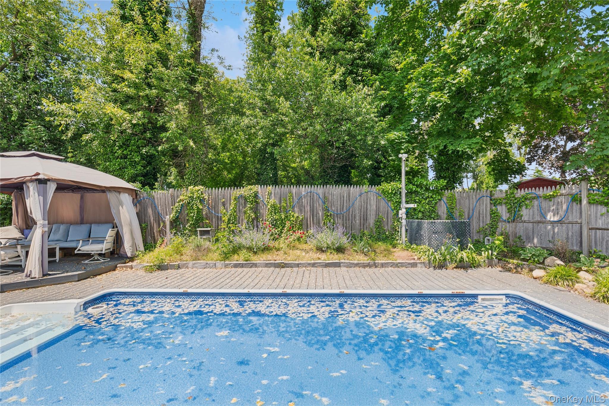 Single Family North Railroad Avenue  Suffolk County, NY 11901-6016, MLS-917625-38