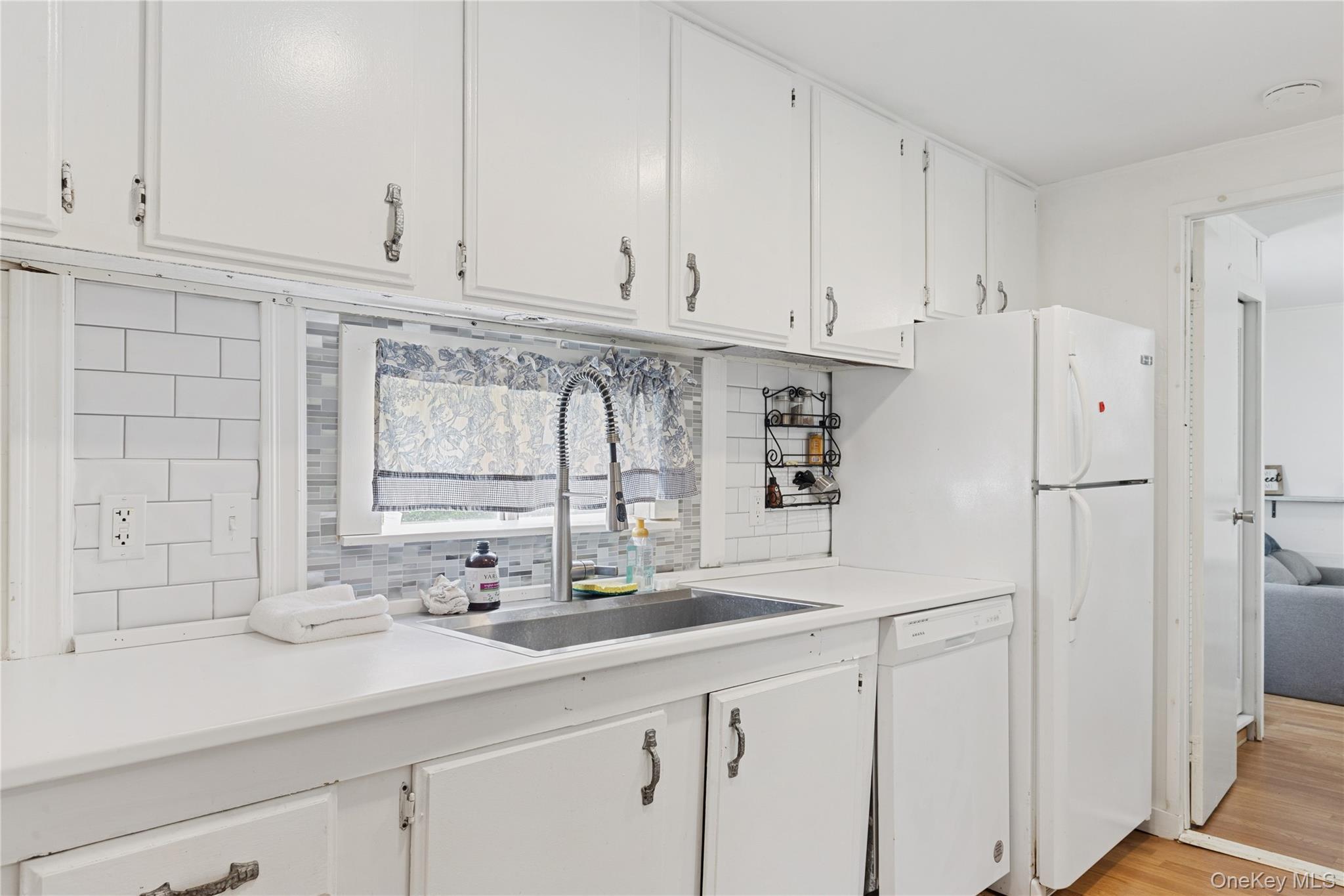 Single Family North Railroad Avenue  Suffolk County, NY 11901-6016, MLS-917625-7