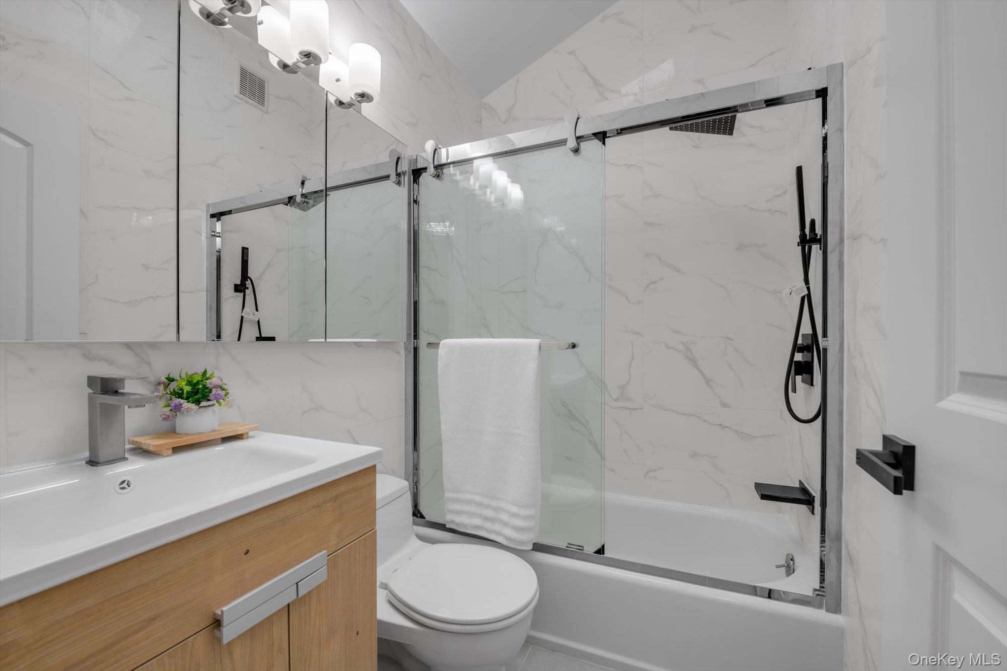 Single Family Briar Nassau County, NY 11753, MLS-917660-15