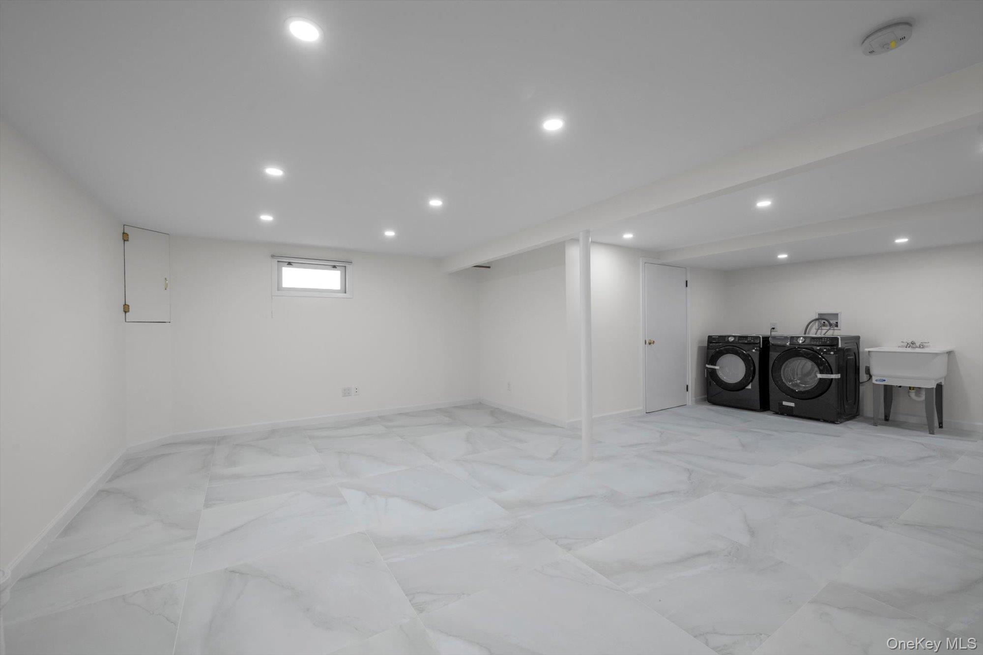 Single Family Briar Nassau County, NY 11753, MLS-917660-22