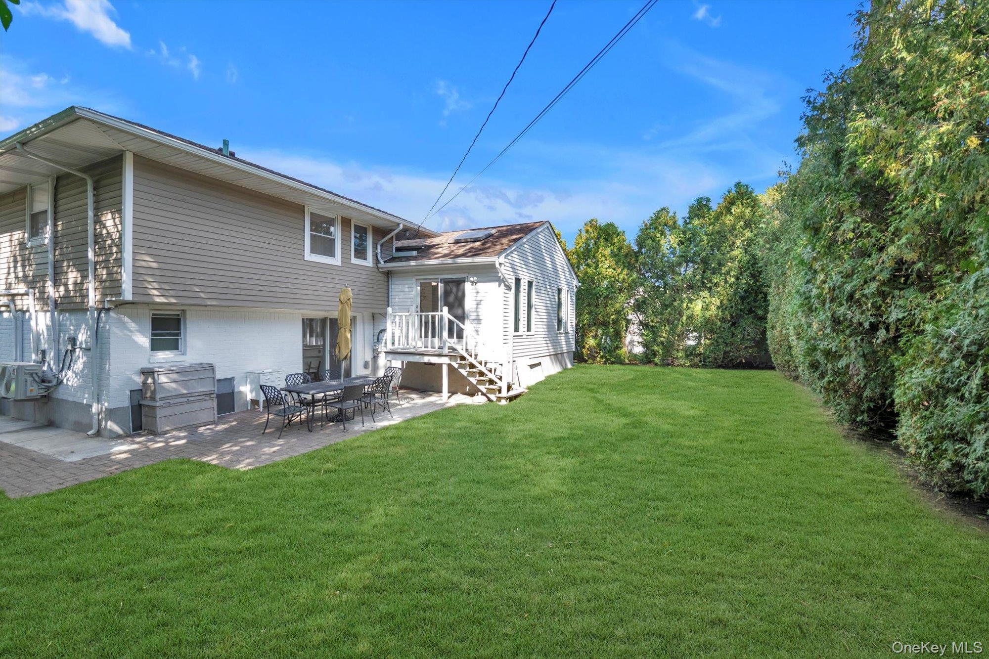 Single Family Briar Nassau County, NY 11753, MLS-917660-23