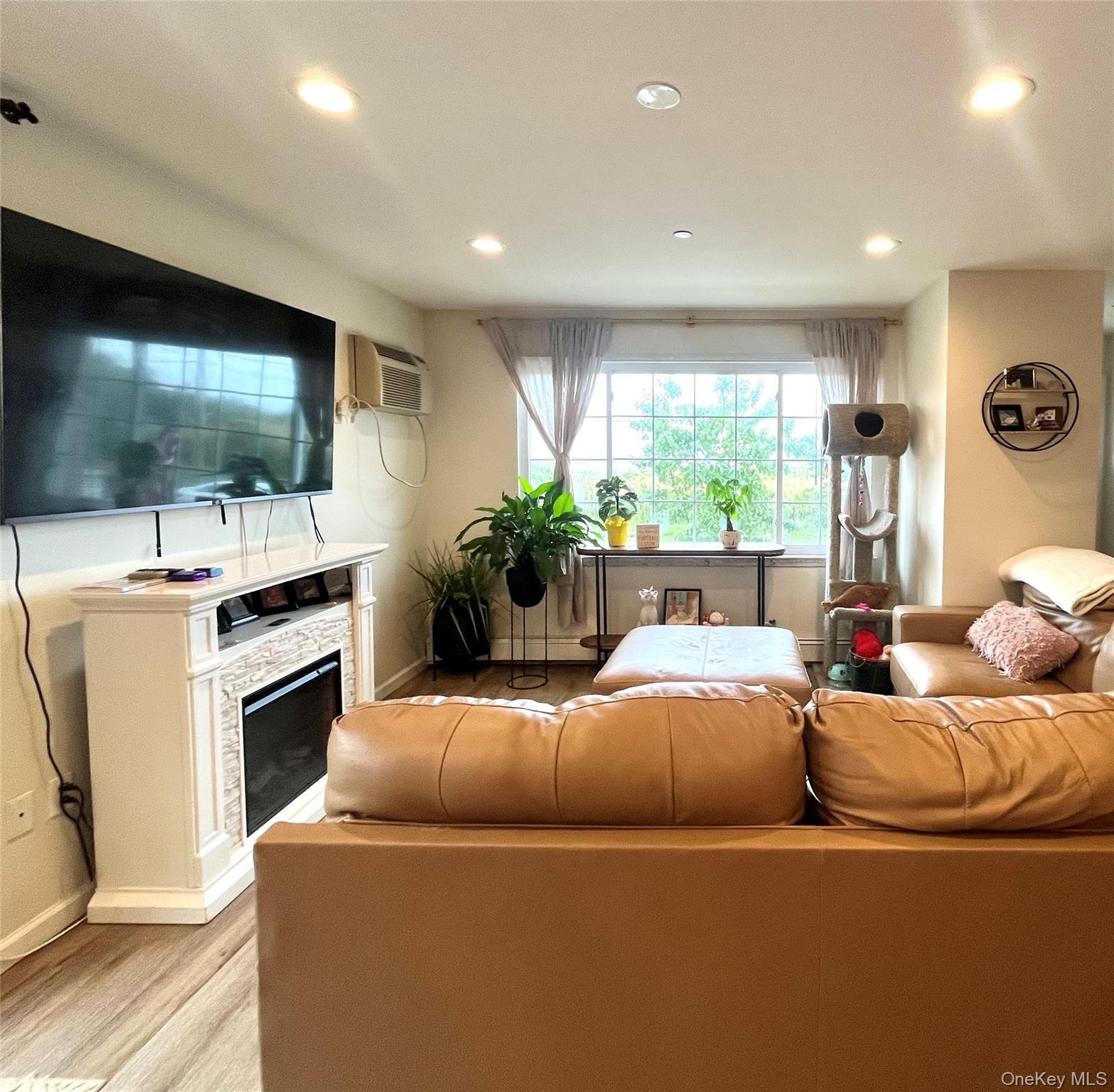 Single Family Decosta  Queens, NY 11692, MLS-917707-4