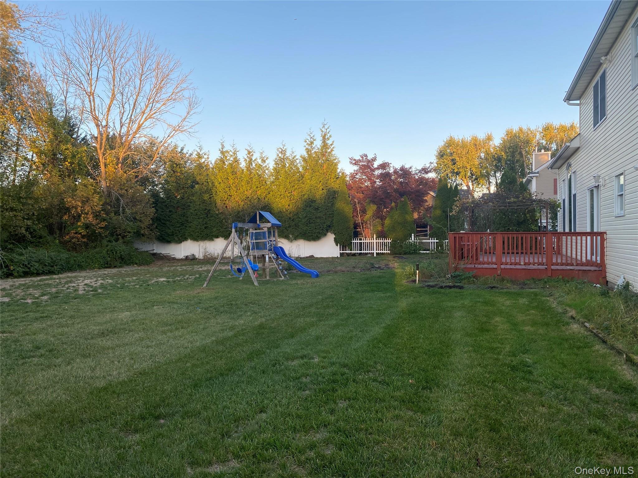 Single Family Pal  Suffolk County, NY 11786, MLS-917722-27