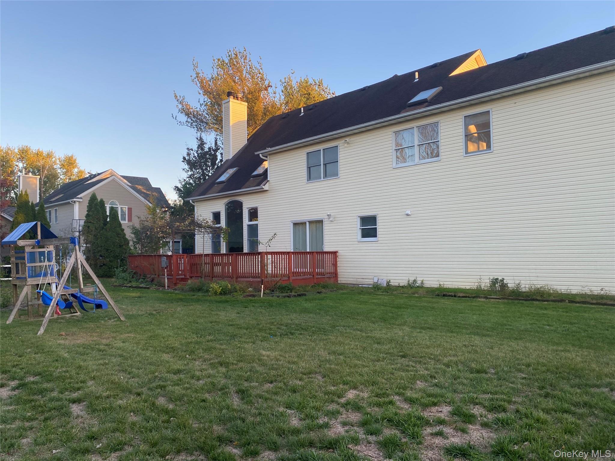 Single Family Pal  Suffolk County, NY 11786, MLS-917722-28