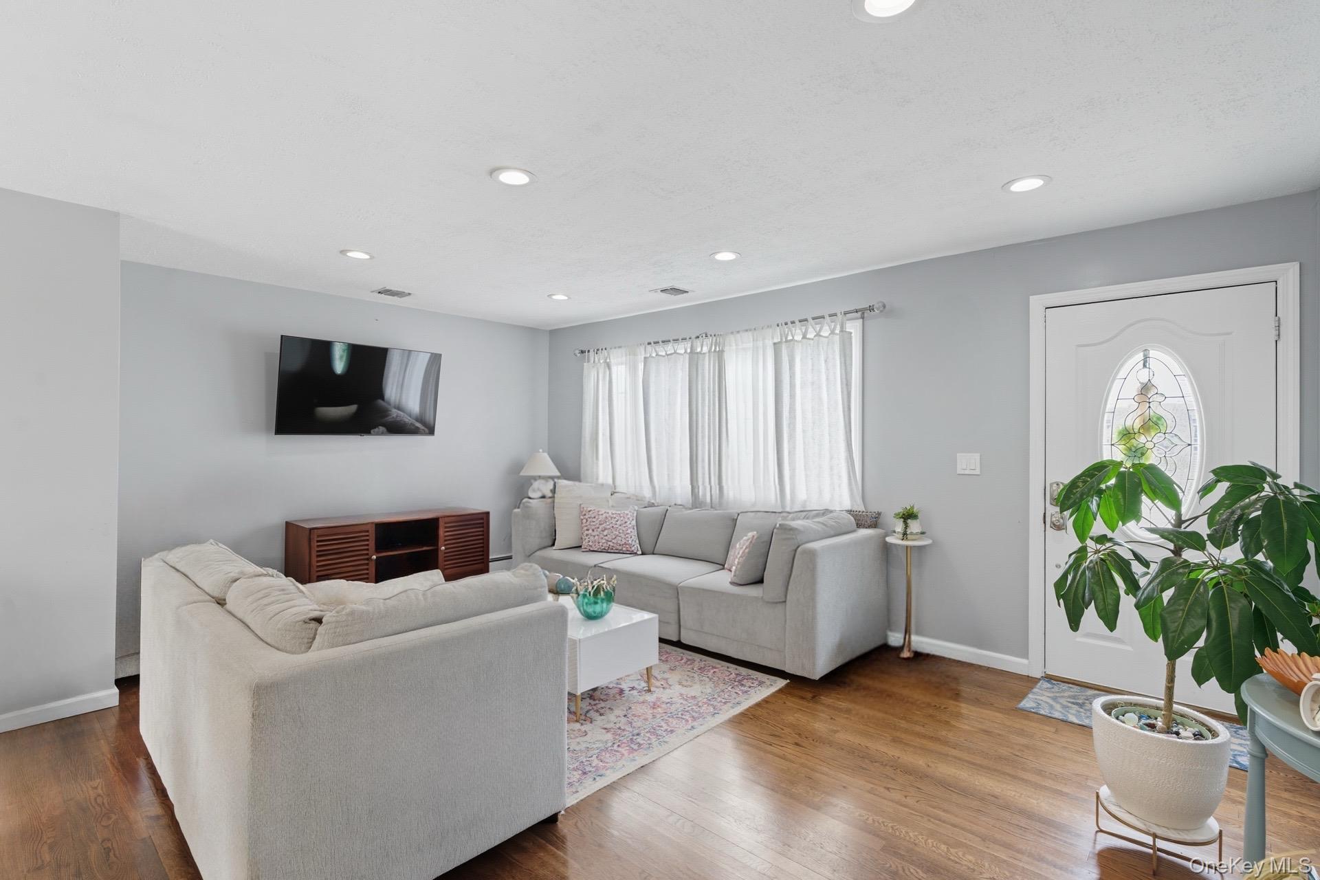 Single Family Lukens  Suffolk County, NY 11717, MLS-917725-5