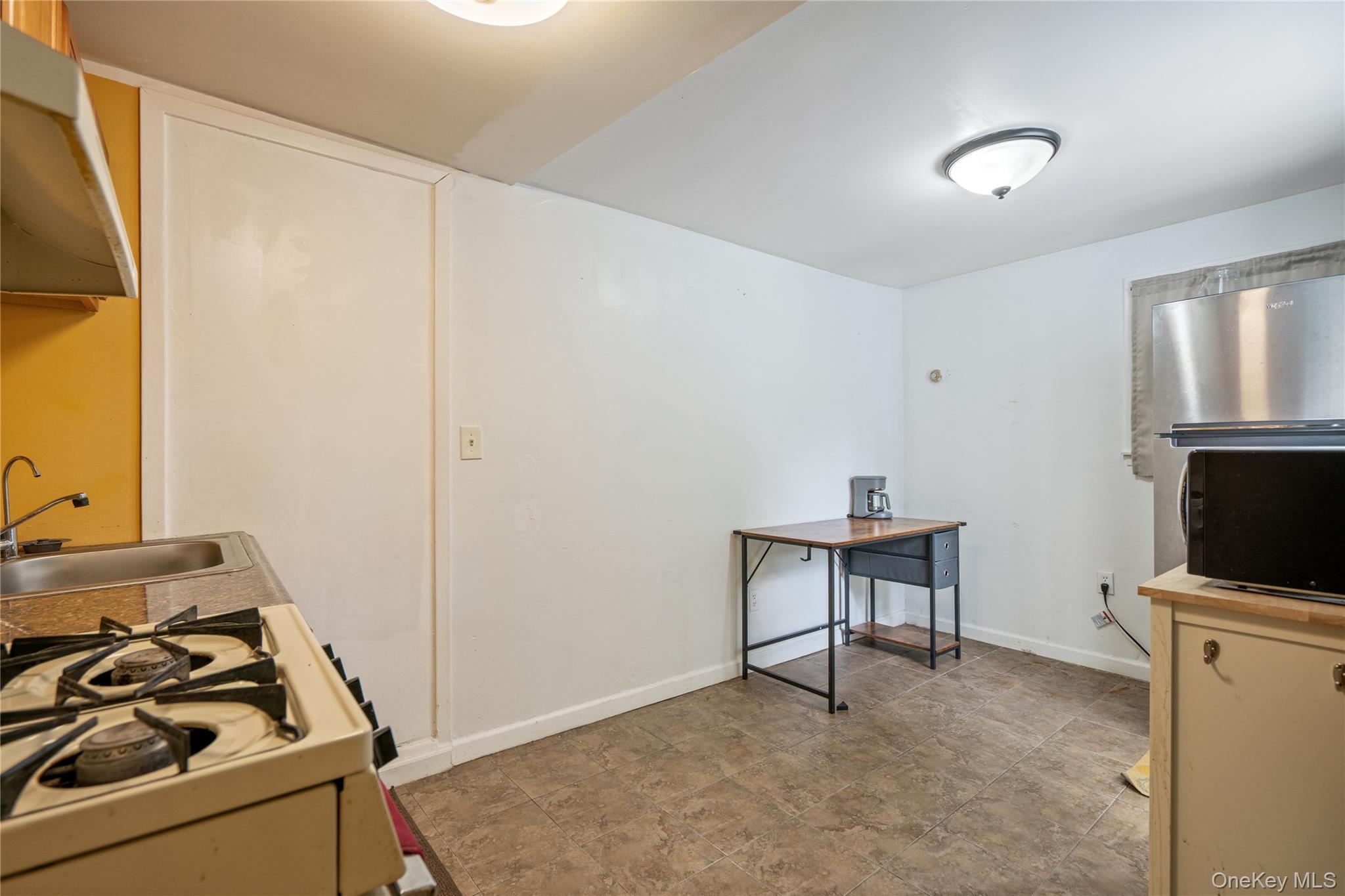 Single Family Rosevale  Suffolk County, NY 11779, MLS-917760-12