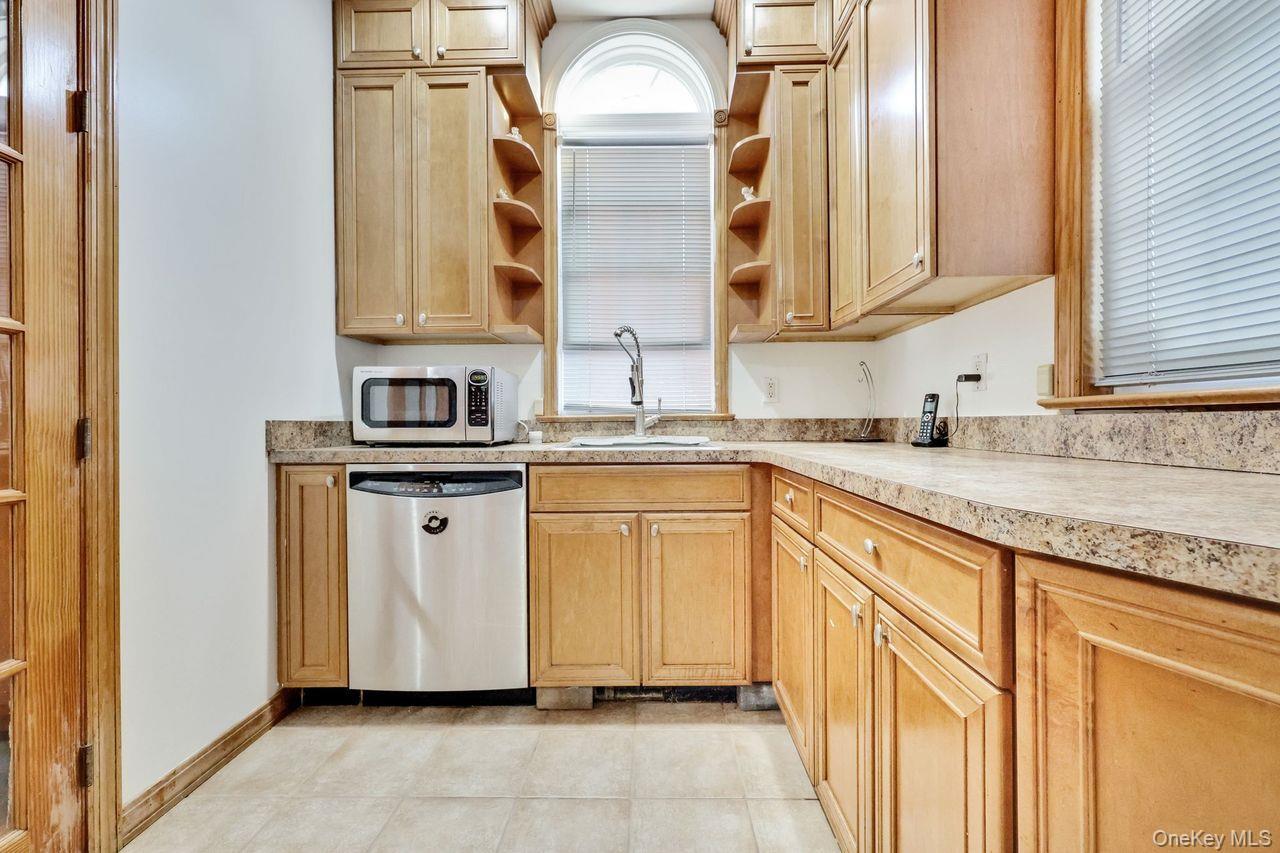 Single Family Oxford Nassau County, NY 11565, MLS-917773-11