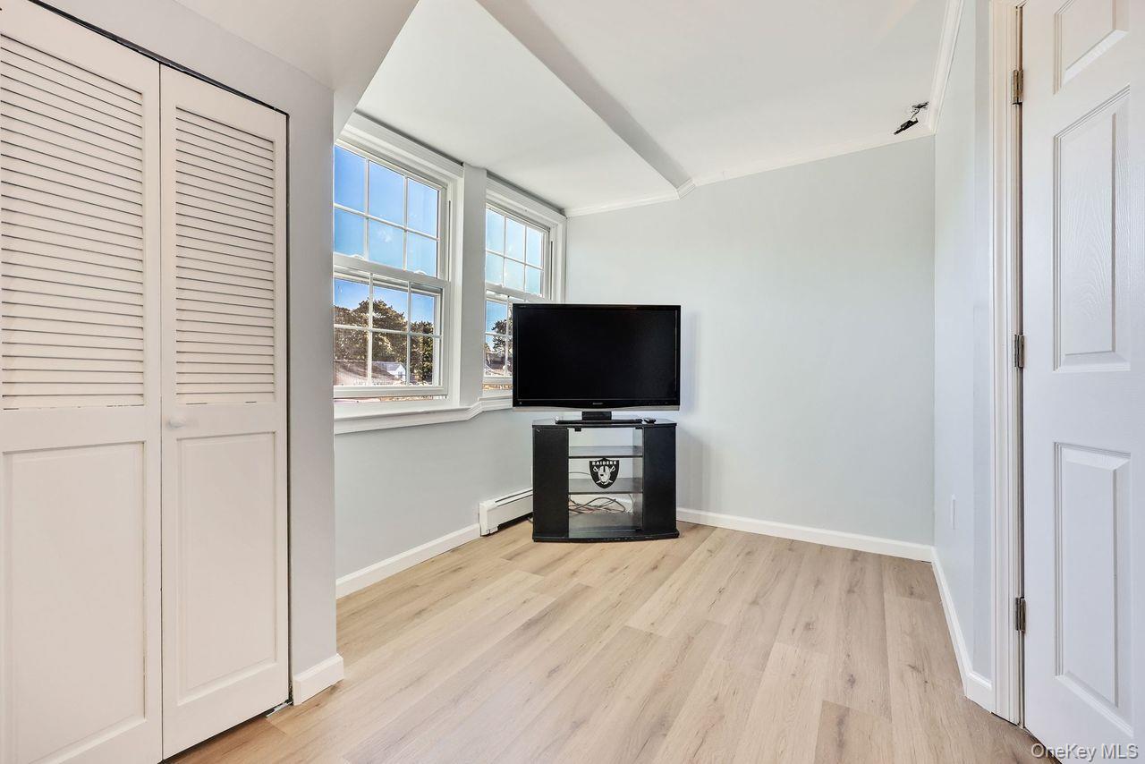 Single Family Oxford Nassau County, NY 11565, MLS-917773-19