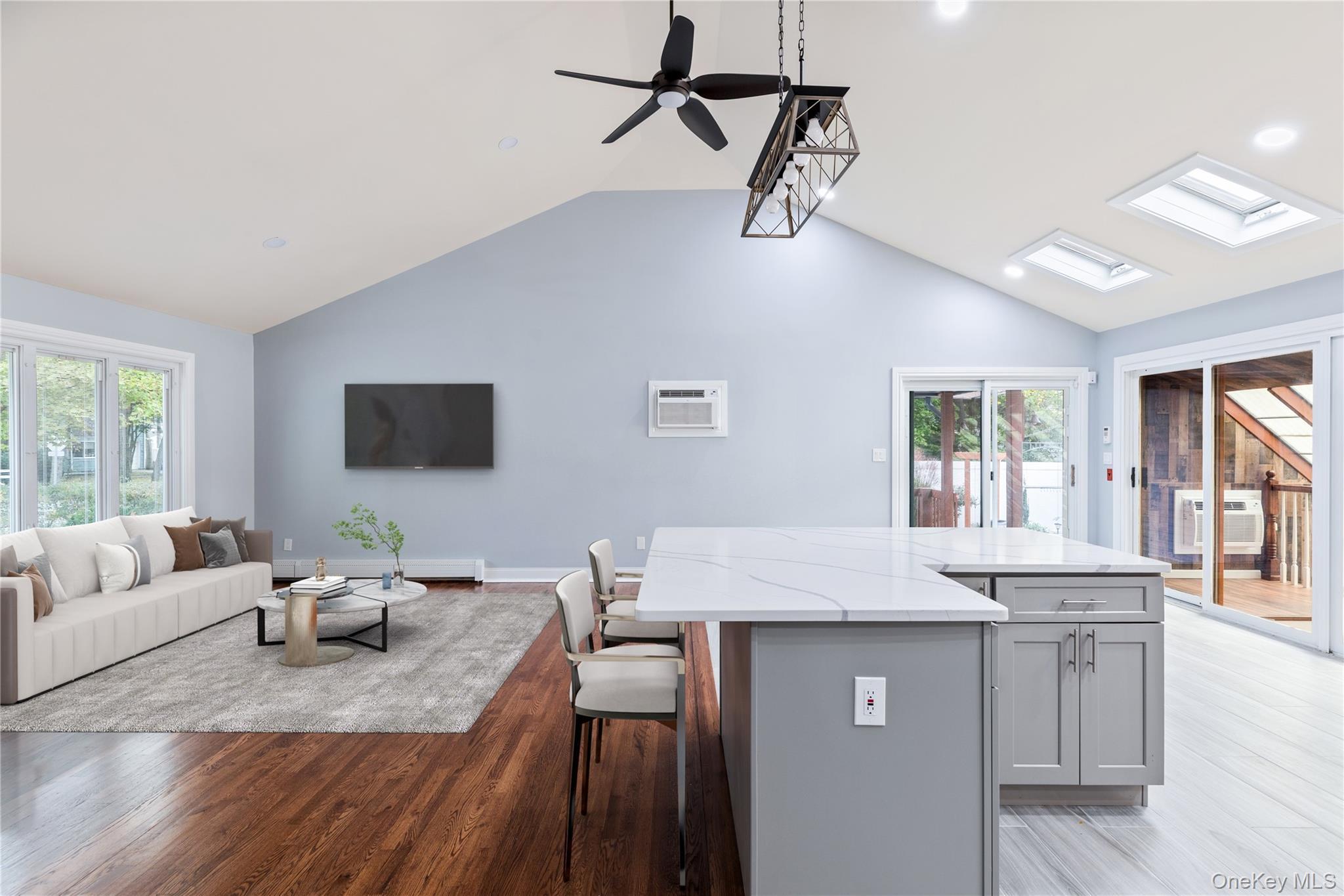 Single Family Hauser  Suffolk County, NY 11741, MLS-917822-11