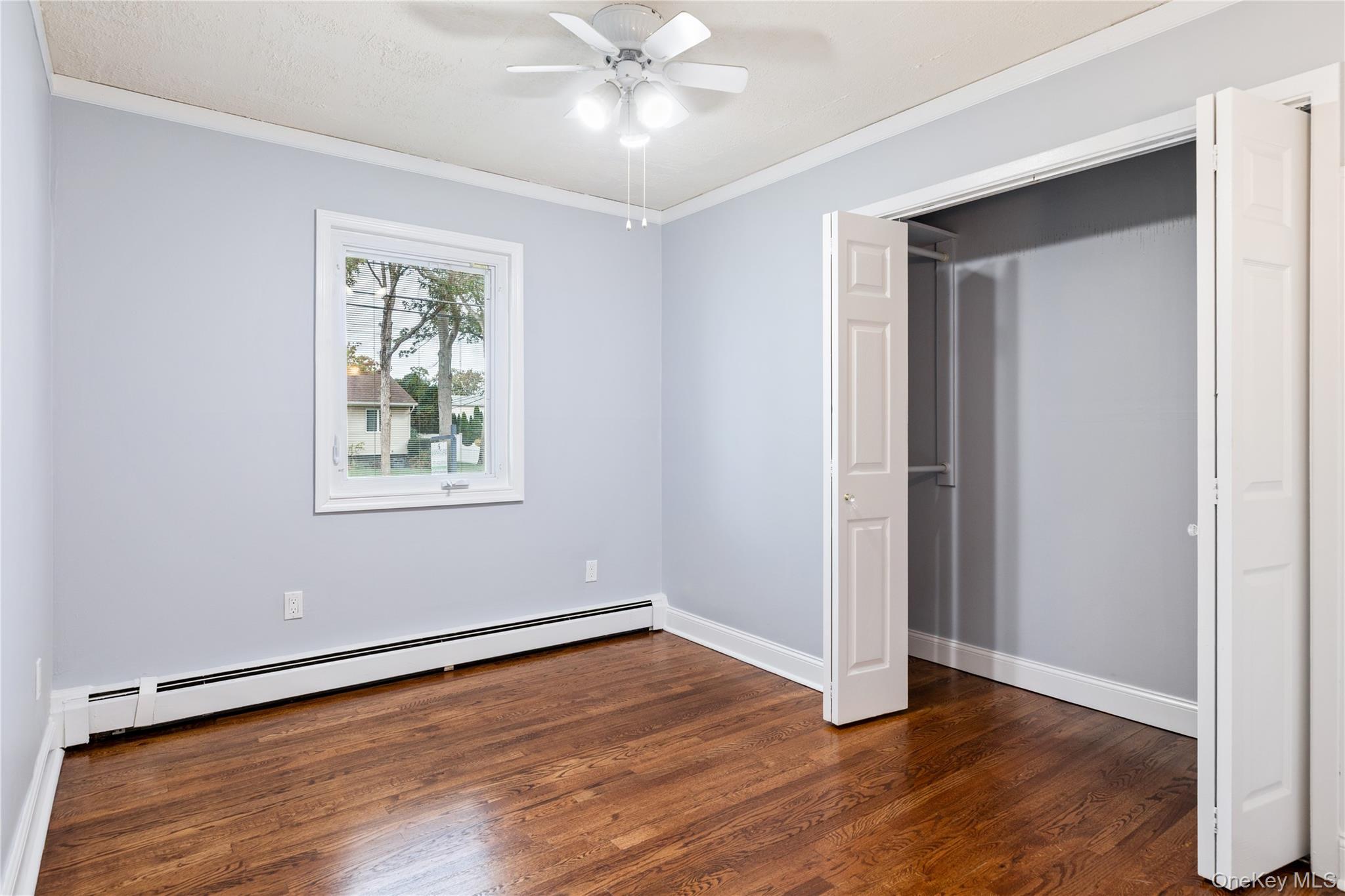 Single Family Hauser  Suffolk County, NY 11741, MLS-917822-13