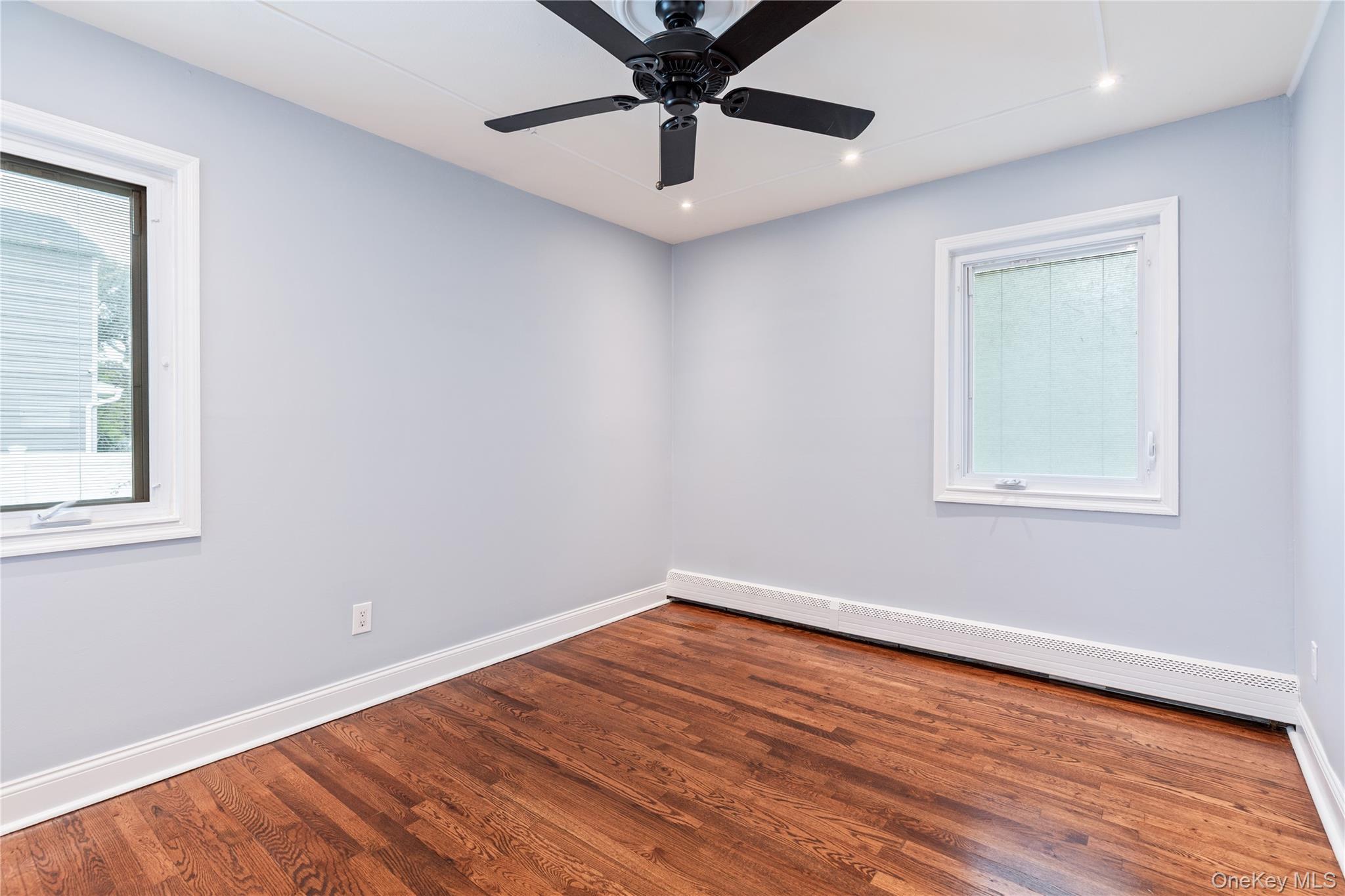 Single Family Hauser  Suffolk County, NY 11741, MLS-917822-14